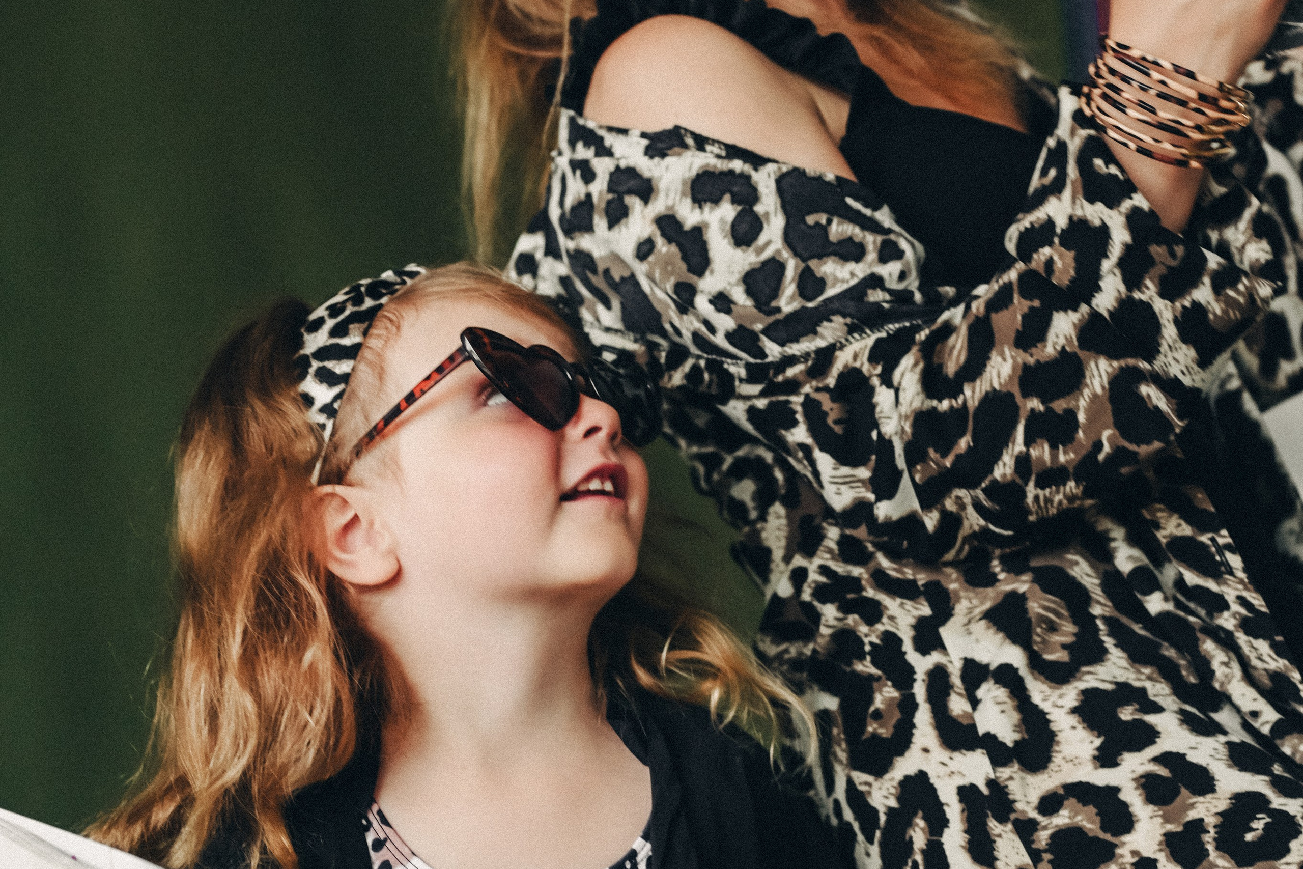 Мама с дочкой в ромашках