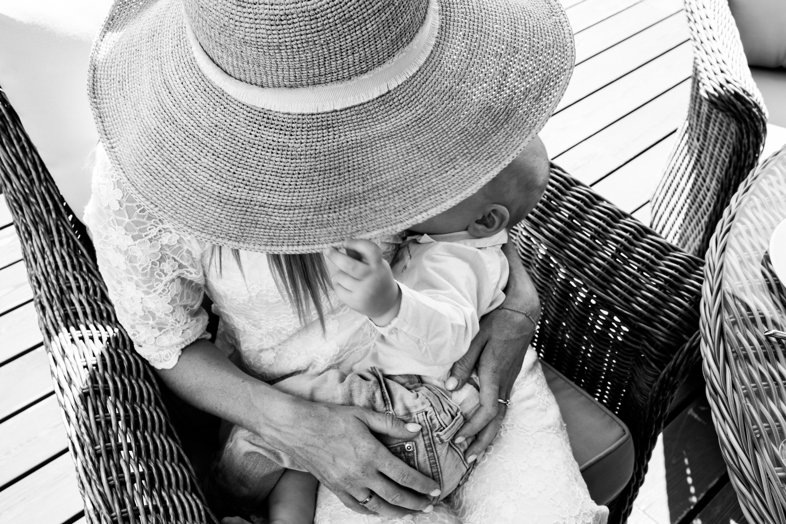 Лето, дача и соломенная шляпа