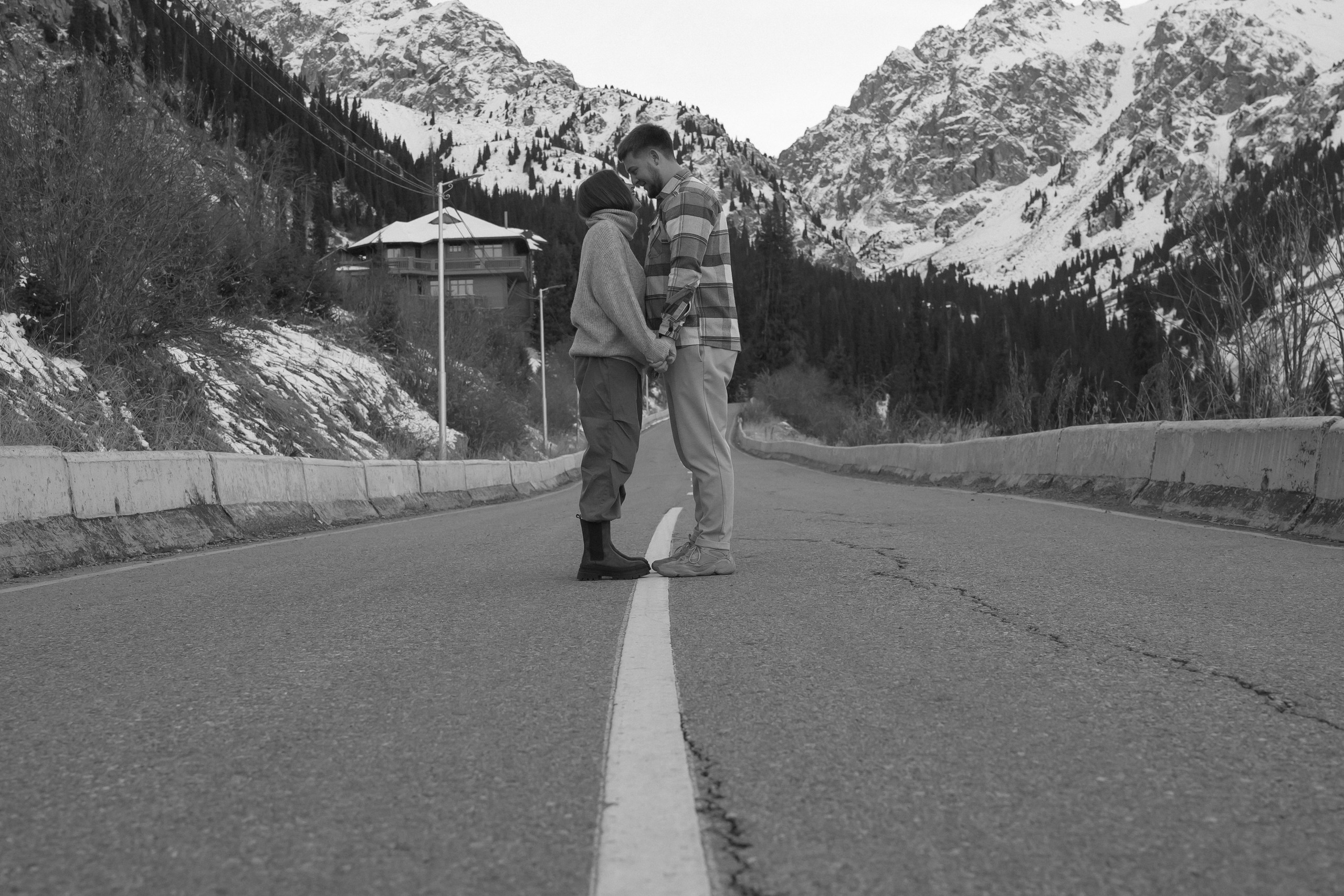 КОГДА ГОРЫ МОЛЧАТ