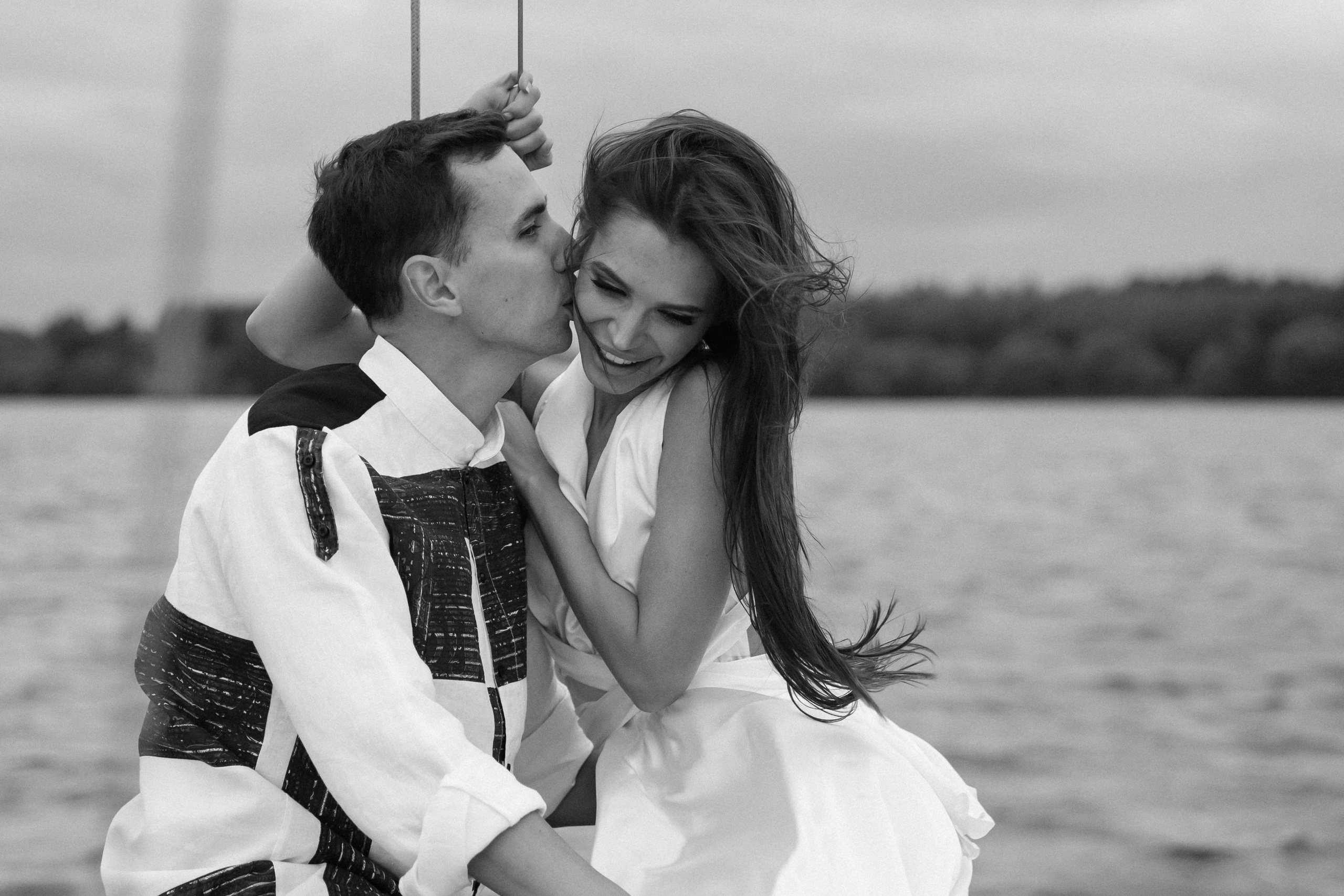 ЛЮБОВЬ ПОД БЕЛЫМ ПАРУСОМ