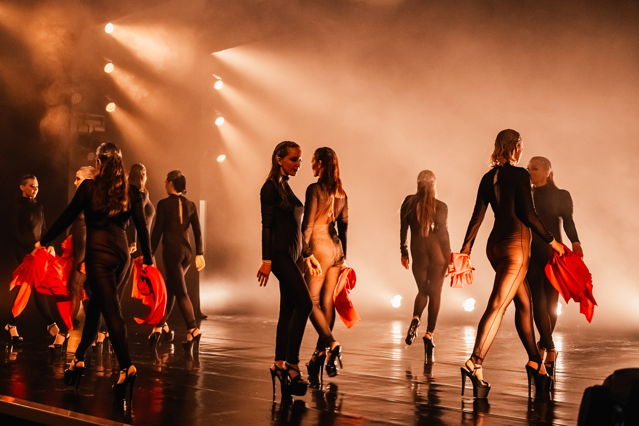 Танцевальное шоу «Ароматы»