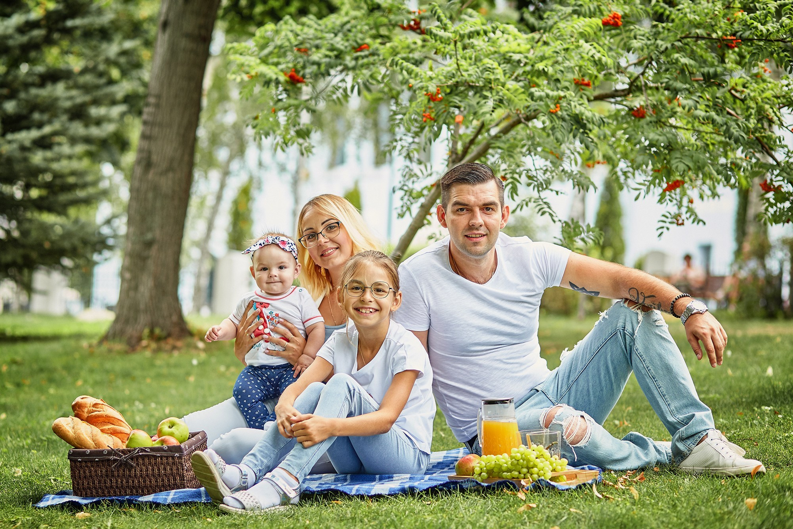 Анатолий Надя Василиса Ева