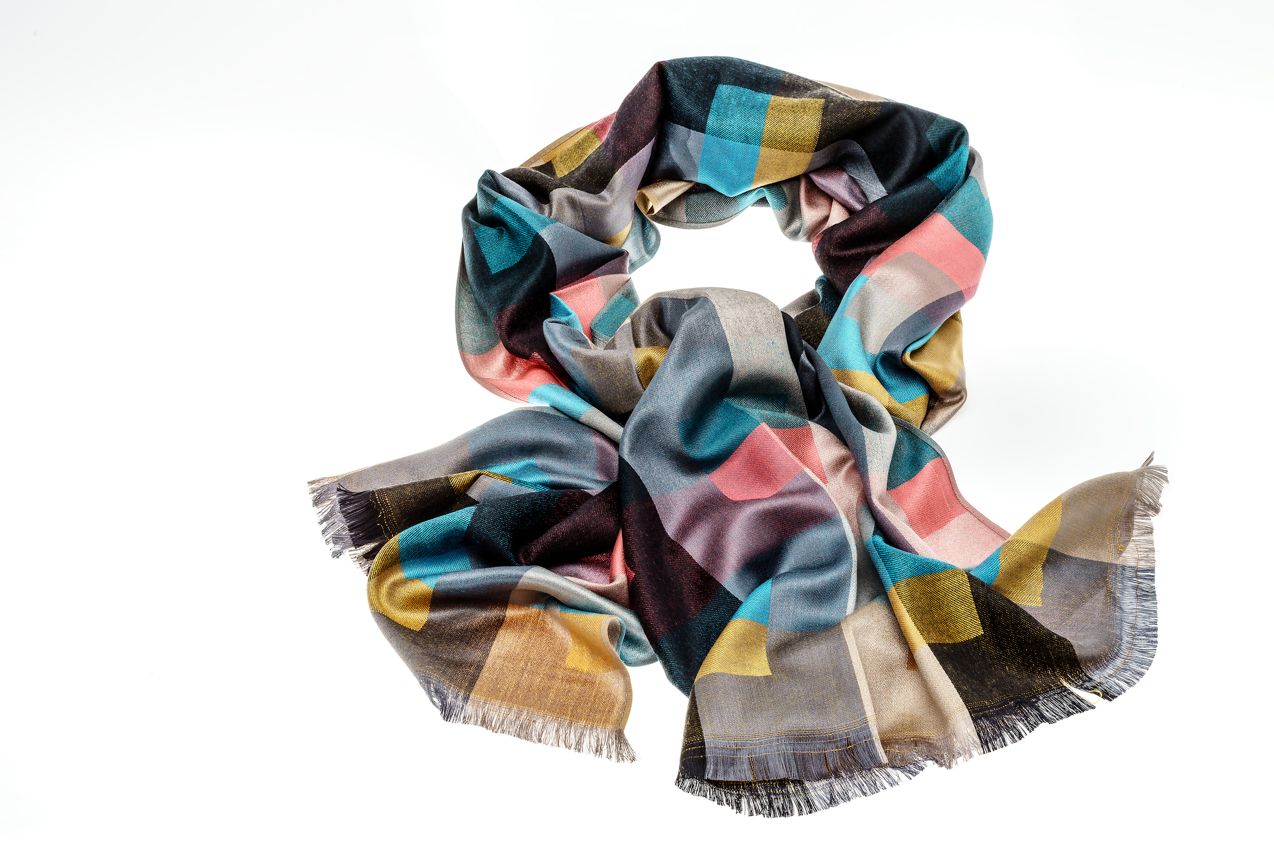 Шарфы - белый фон