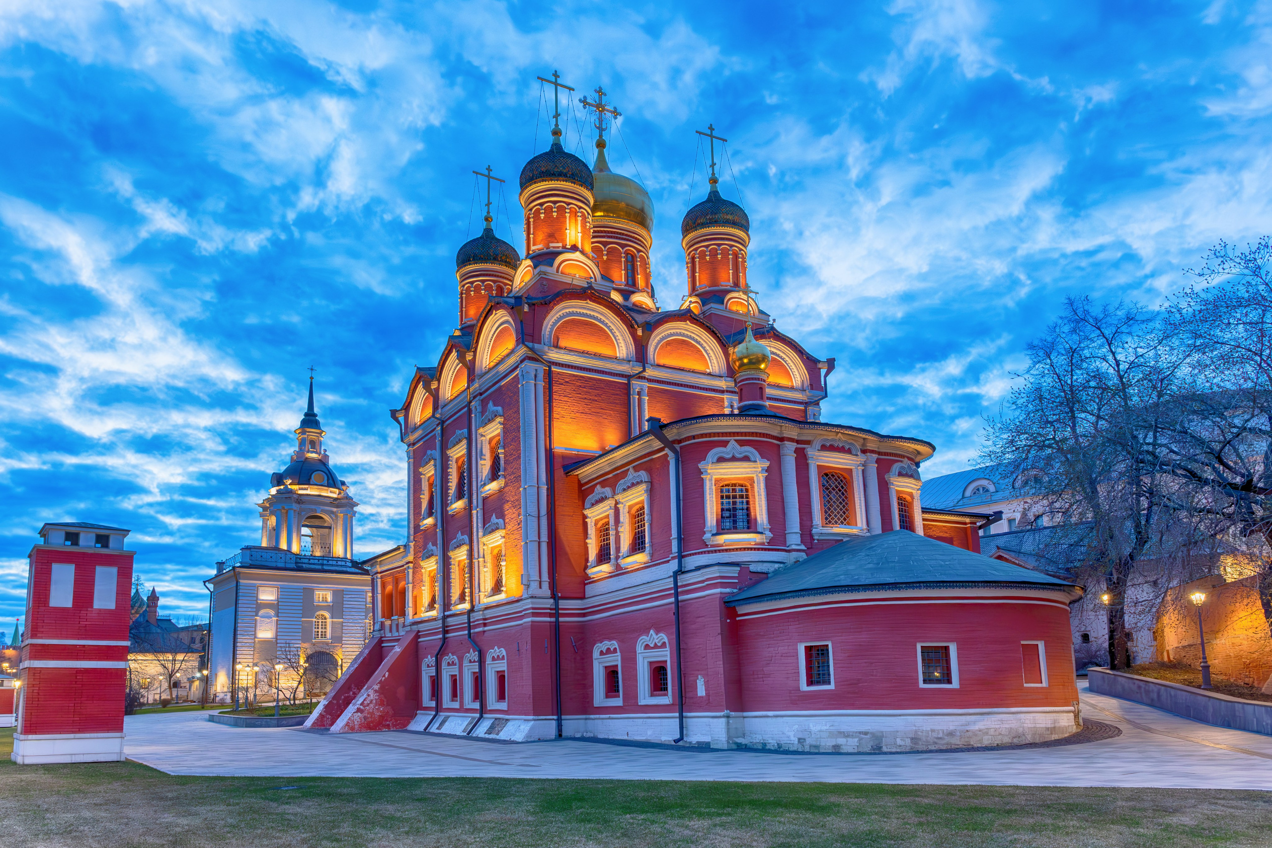 На этой странице будут статьи про наши вечерние и не только прогулки по Москве. 1000 куполов России, фотопроект Вадима Квятковского и Надежды Ельцовой