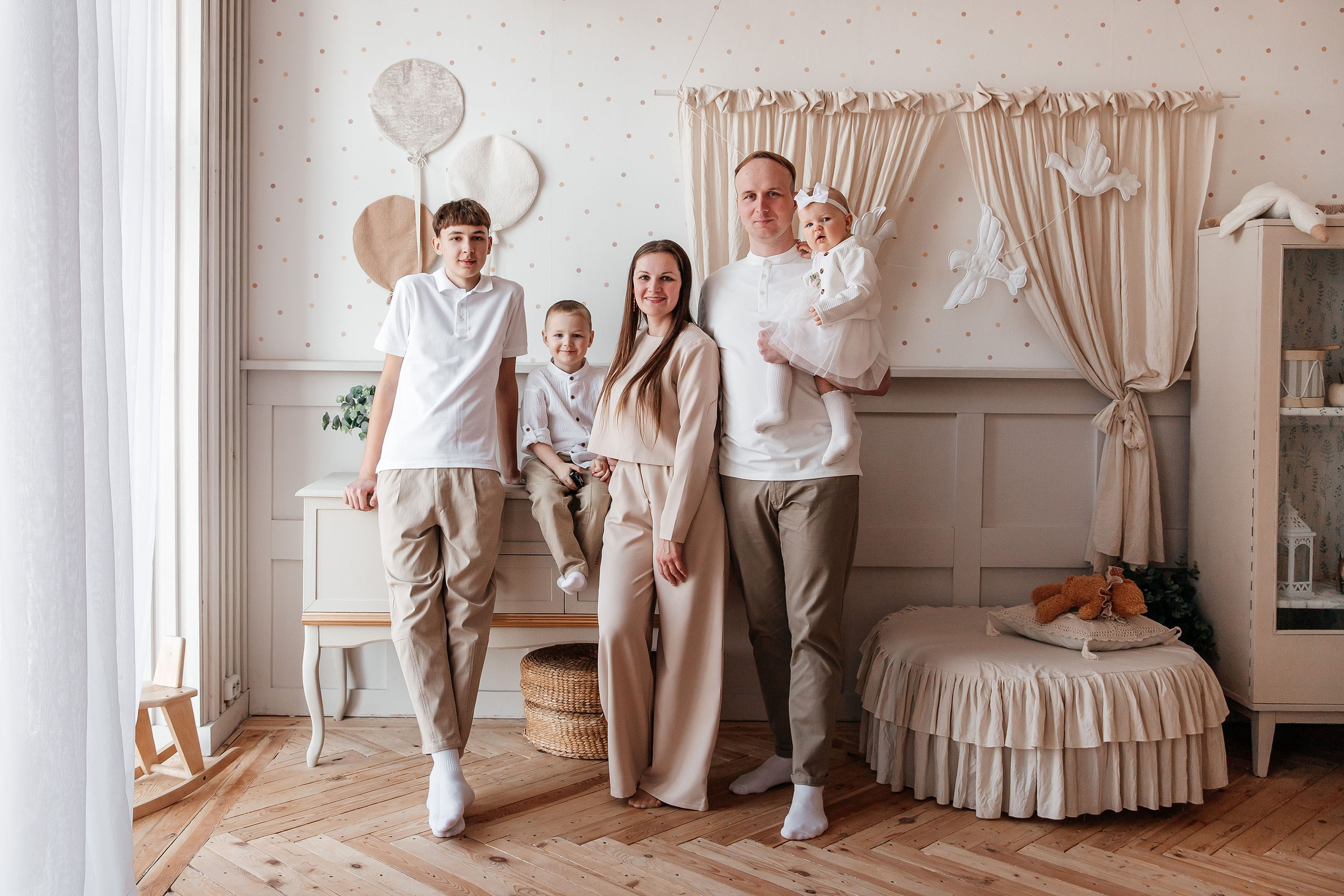 Семейная фотосессия в студии