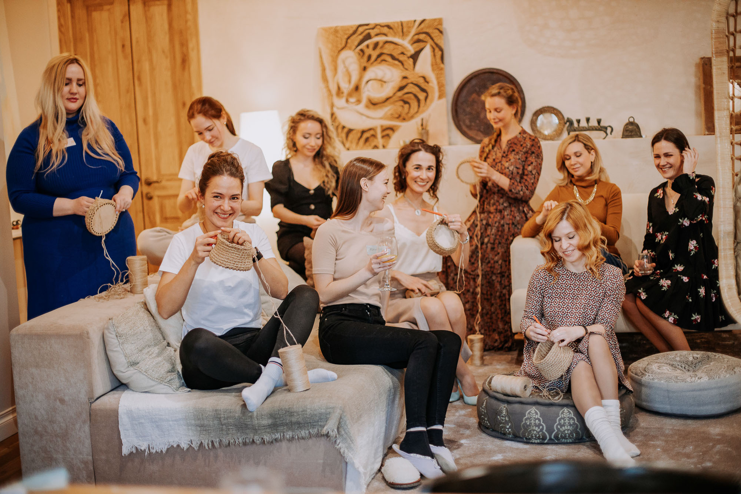 Мастер-класс по вязанию из джута в балийской квартире