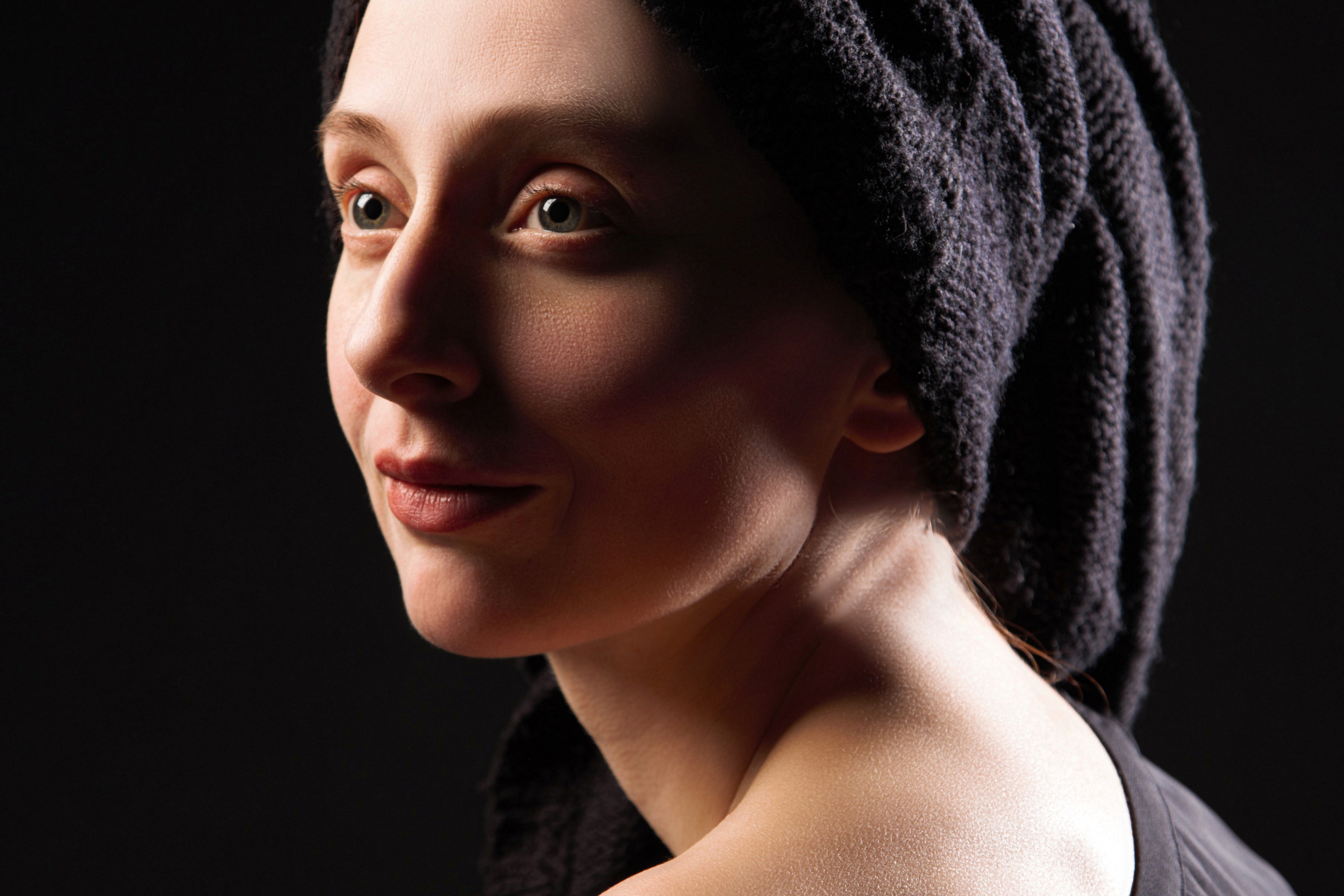 Студийный женский портрет