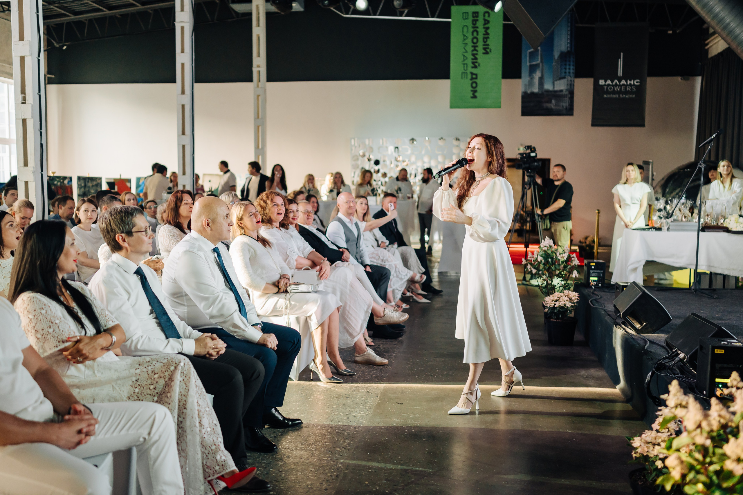 Белый бал в честь столетия Комсомольской правды