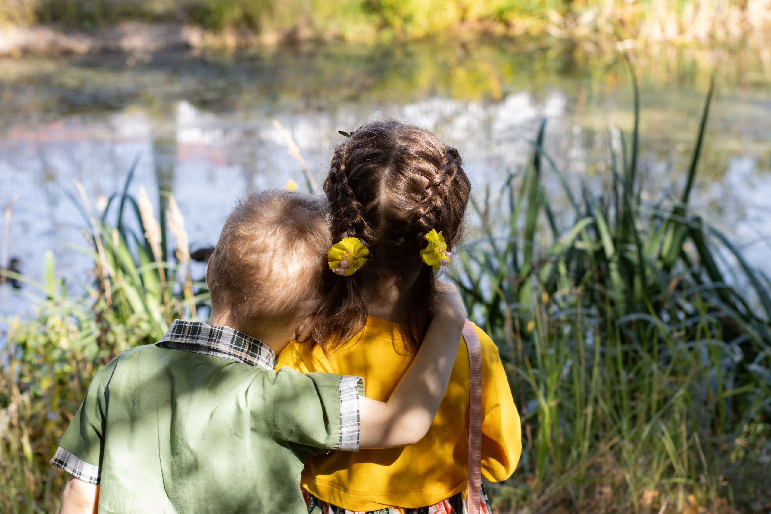 Саша и Маша лесная прогулка