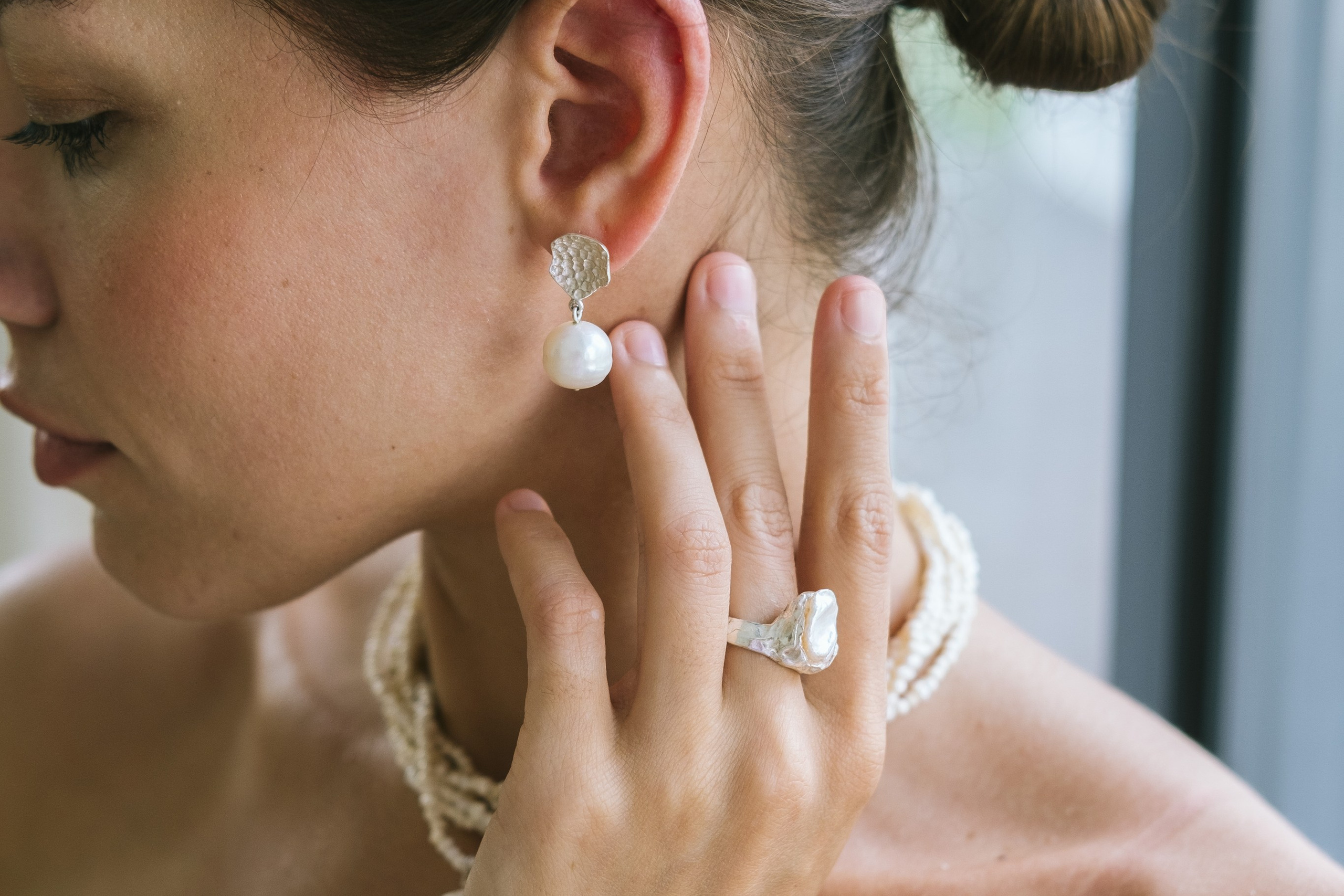 Украшение на модели