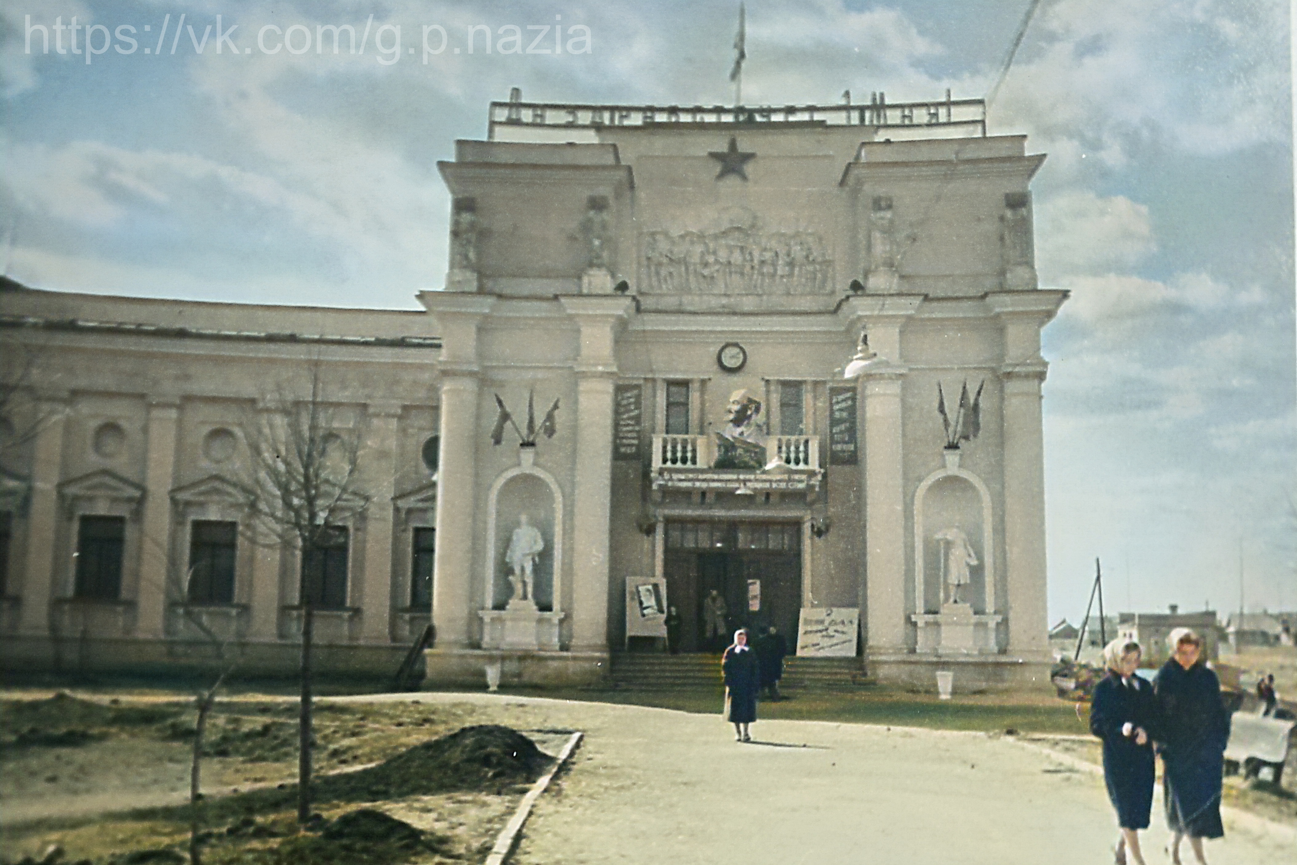 Фотография строительства ДК. История Назиевского городского поселения