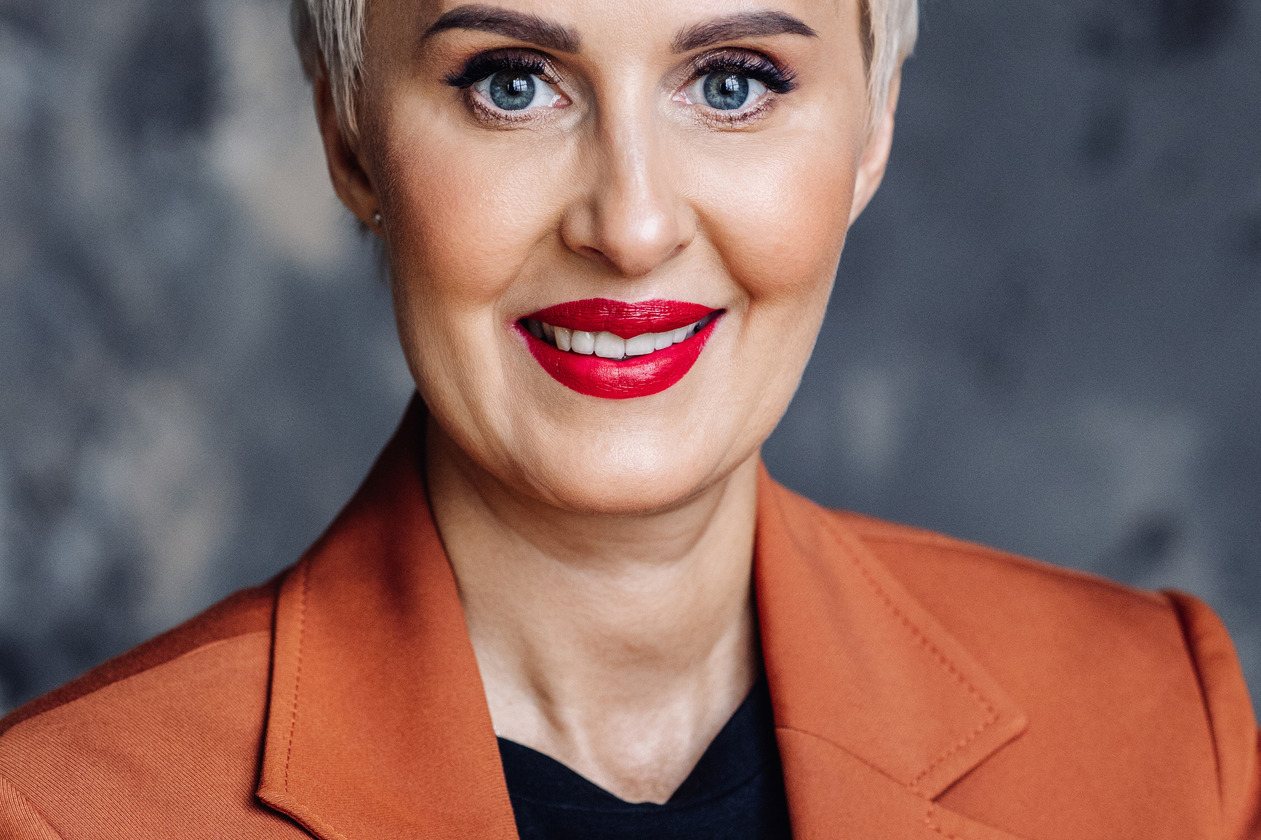 Женский деловой портрет