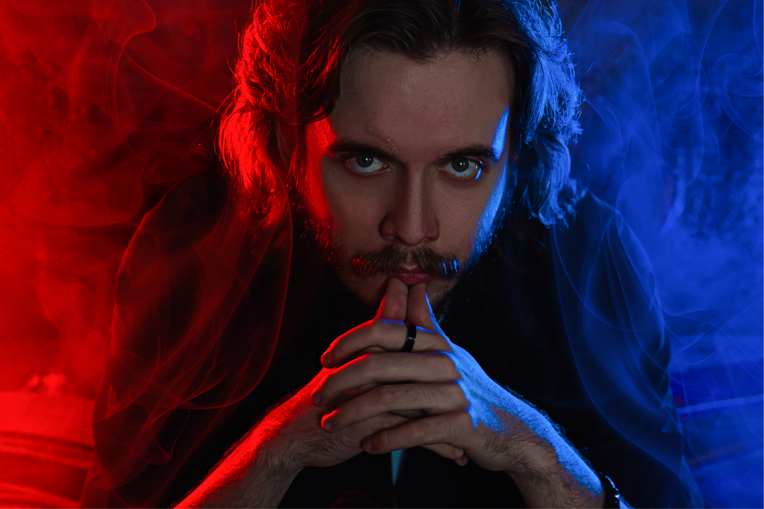 Мрак в неоновых лучах