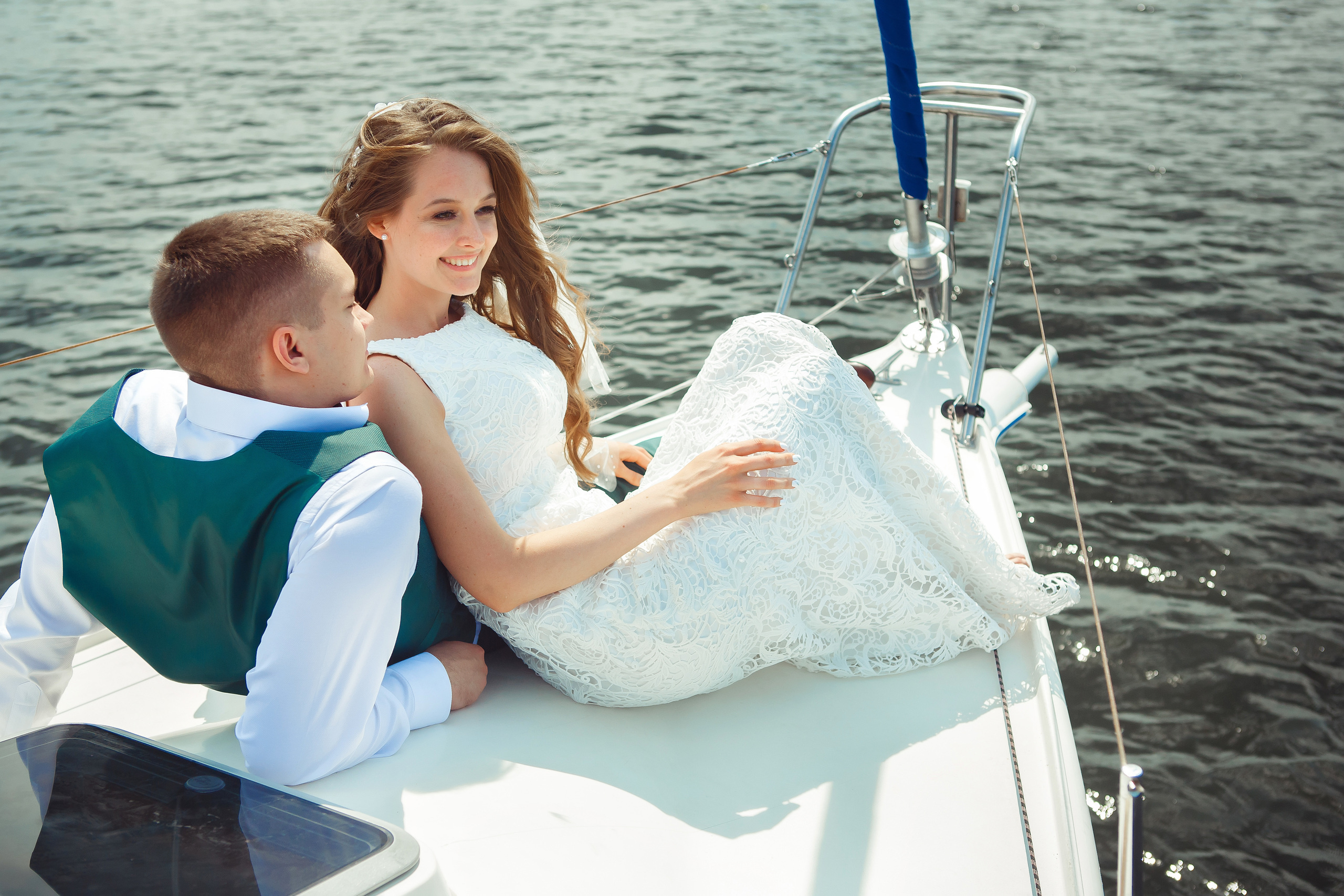 Яхта, парус, в этом мире только мы одни.