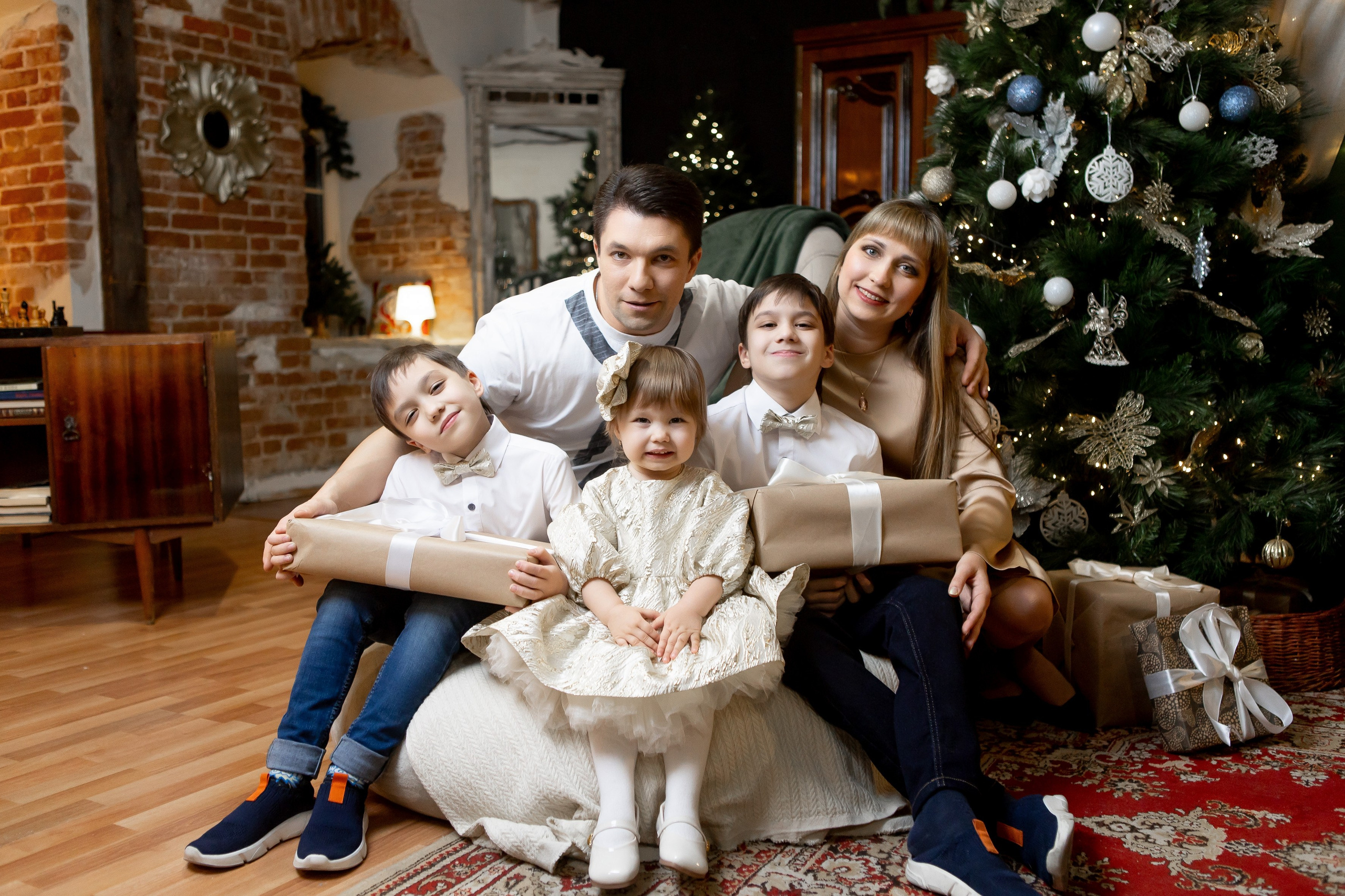 А еще он и поёт безупречно…