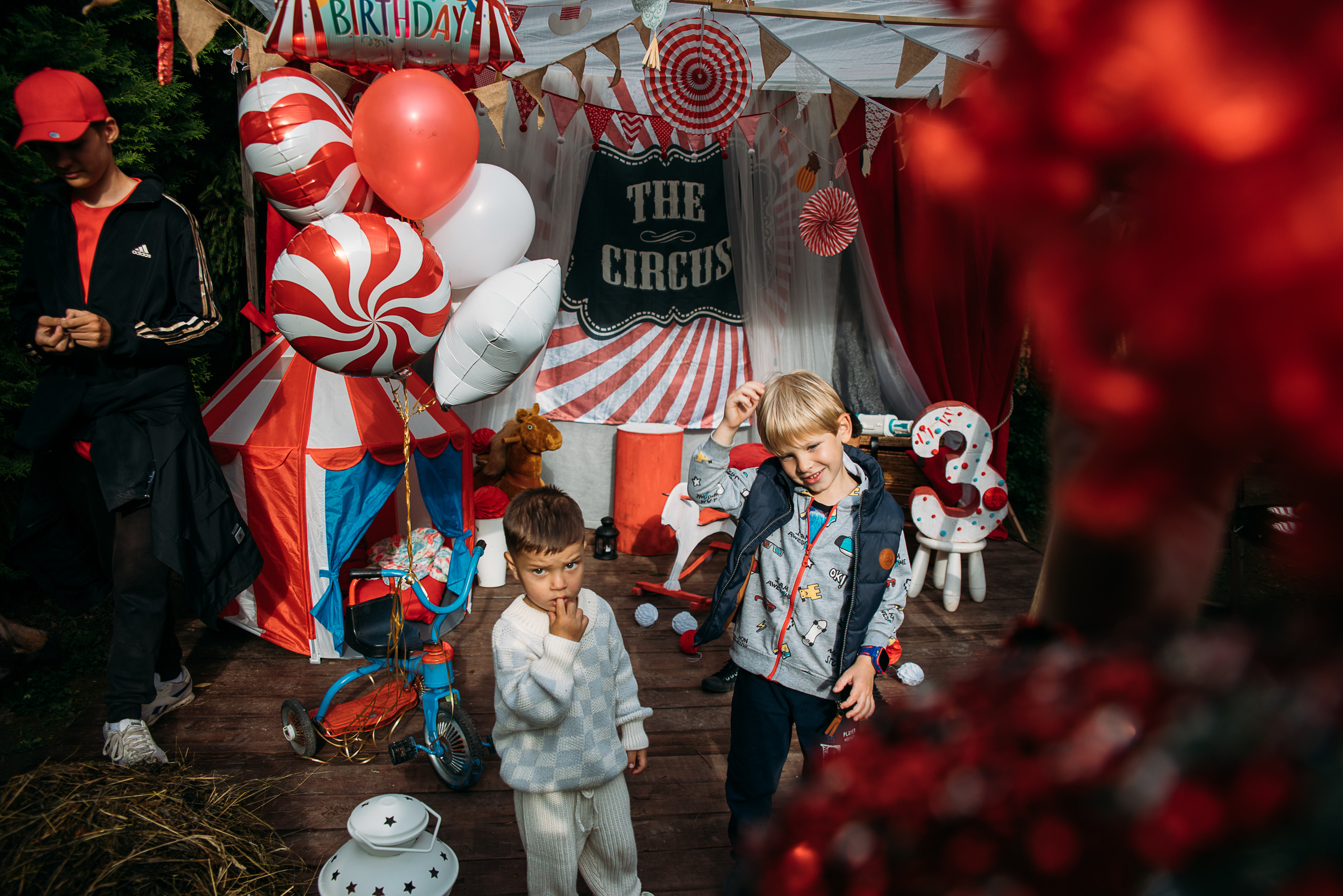 Анонс: GIRLS GIRLS GIRLS. Фотограф Наташа Румянцева