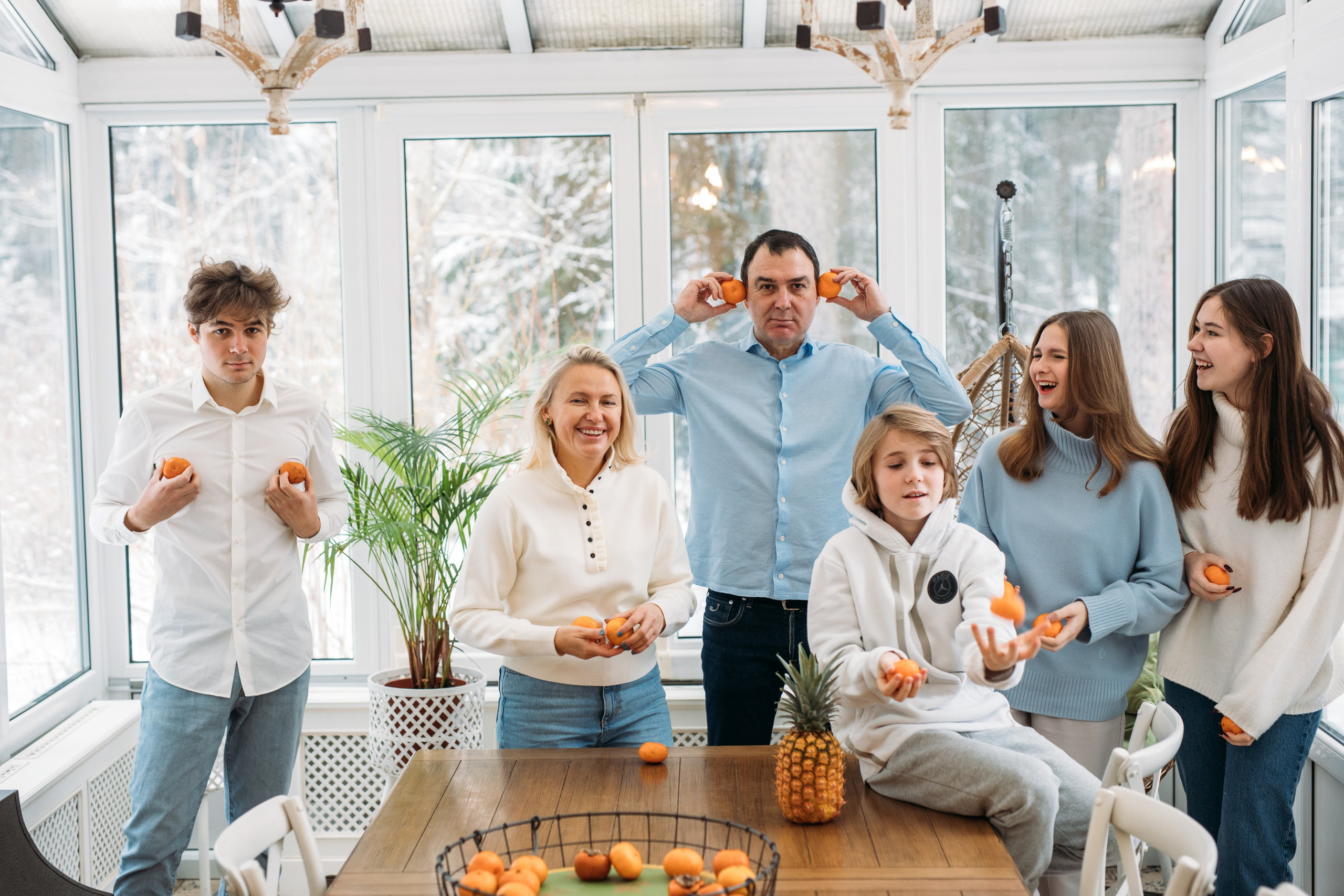 Анонс: GIRLS GIRLS GIRLS. Фотограф Наташа Румянцева