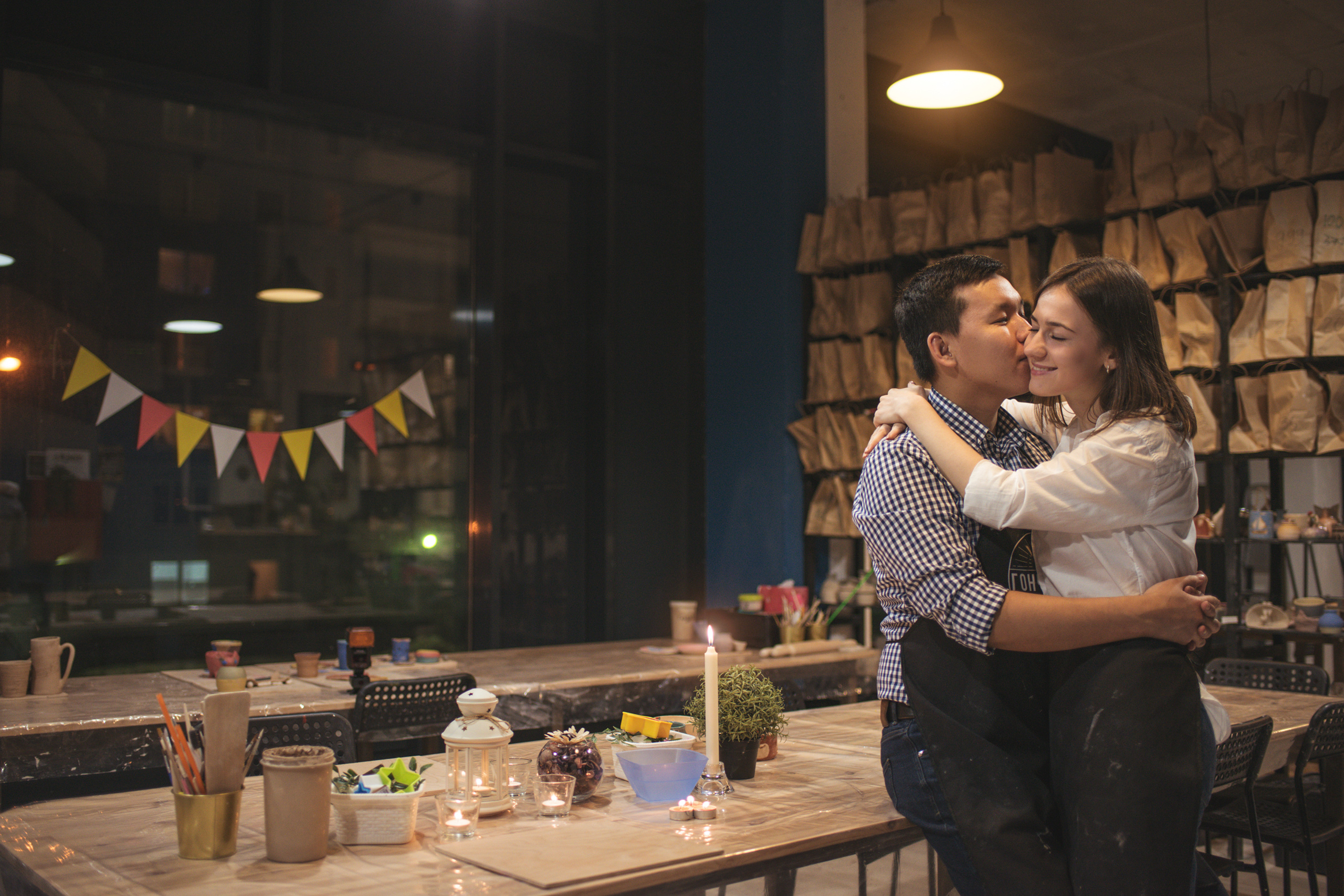 Настя и Чингис | Романтическая фотосессия в гончарной мастерской