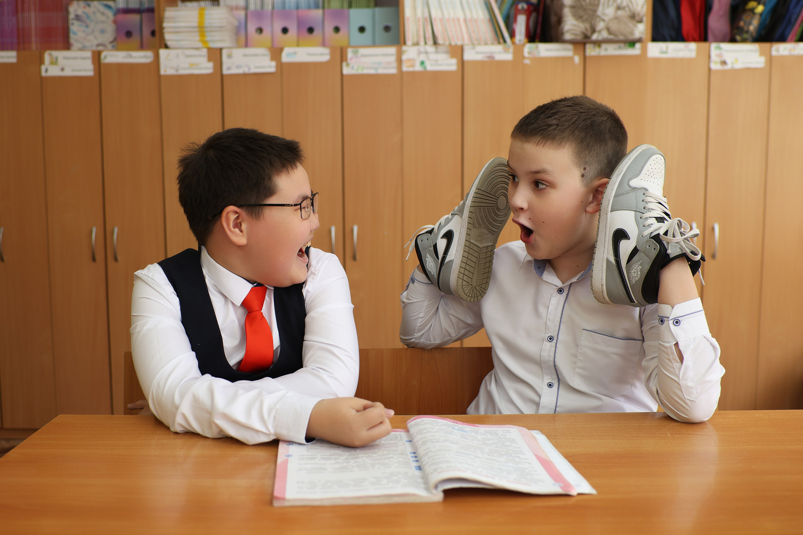 веселые дети, счастье, детство, школьная пора, начальная школа, выпускной альбом, 4 класс, услуги, фотоуслуги, дружные ребята, альбом