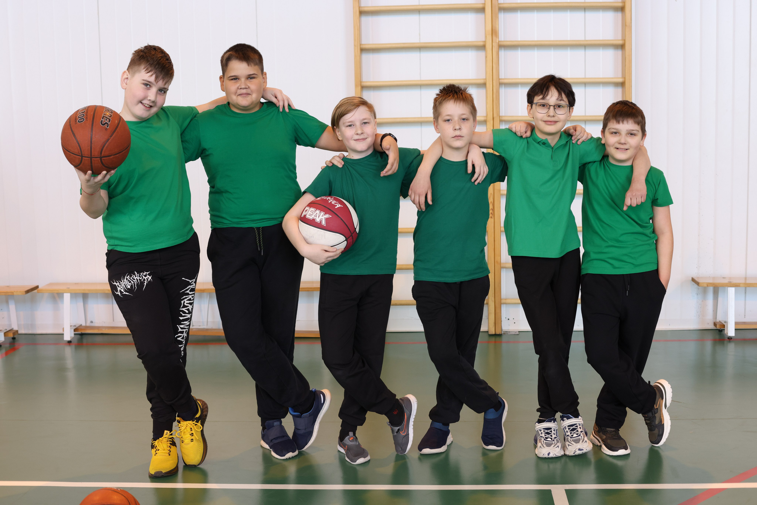 дружные ребята, команда, спортивный зал, физкультура, фотокниги, выпускной альбом, начальная, школа, начальная школа, фото, школьный фотограф, Иркустк,