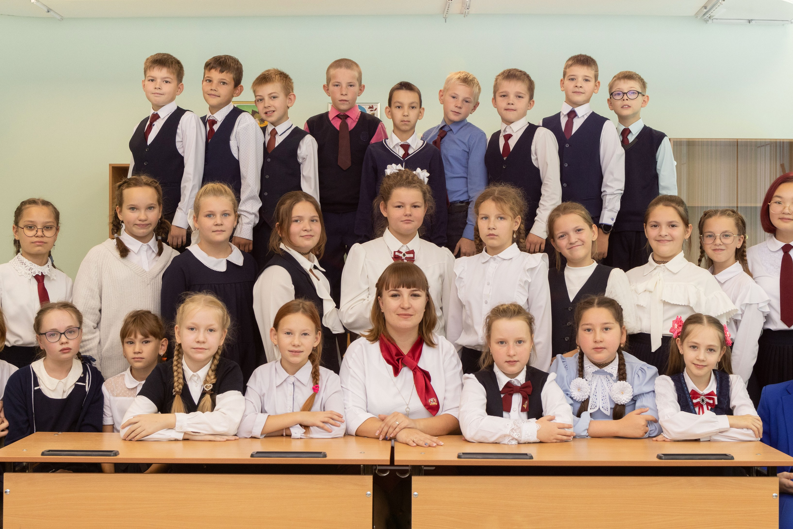 общее фото класса, школьные фото, фотографы Иркутска, района, детский фотограф, учитель, первый учитель, классный руководитель, парты, вместе, дружно, фото, улыбки, детские, воспоминания