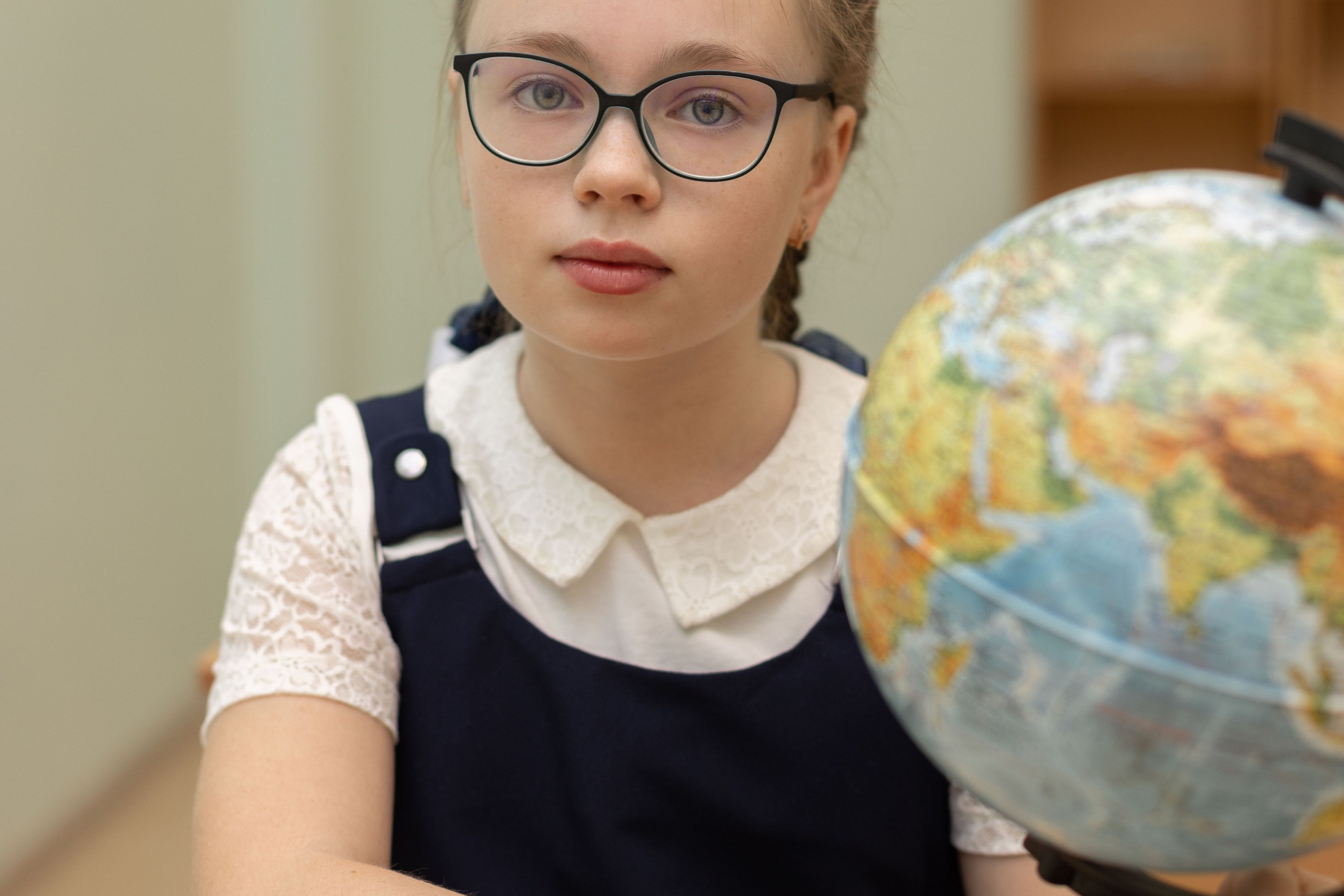 Глобус, знания, дети, портрет, красивые дети, фото, фотоуслуги, фотосессии, Иркутск, школа,