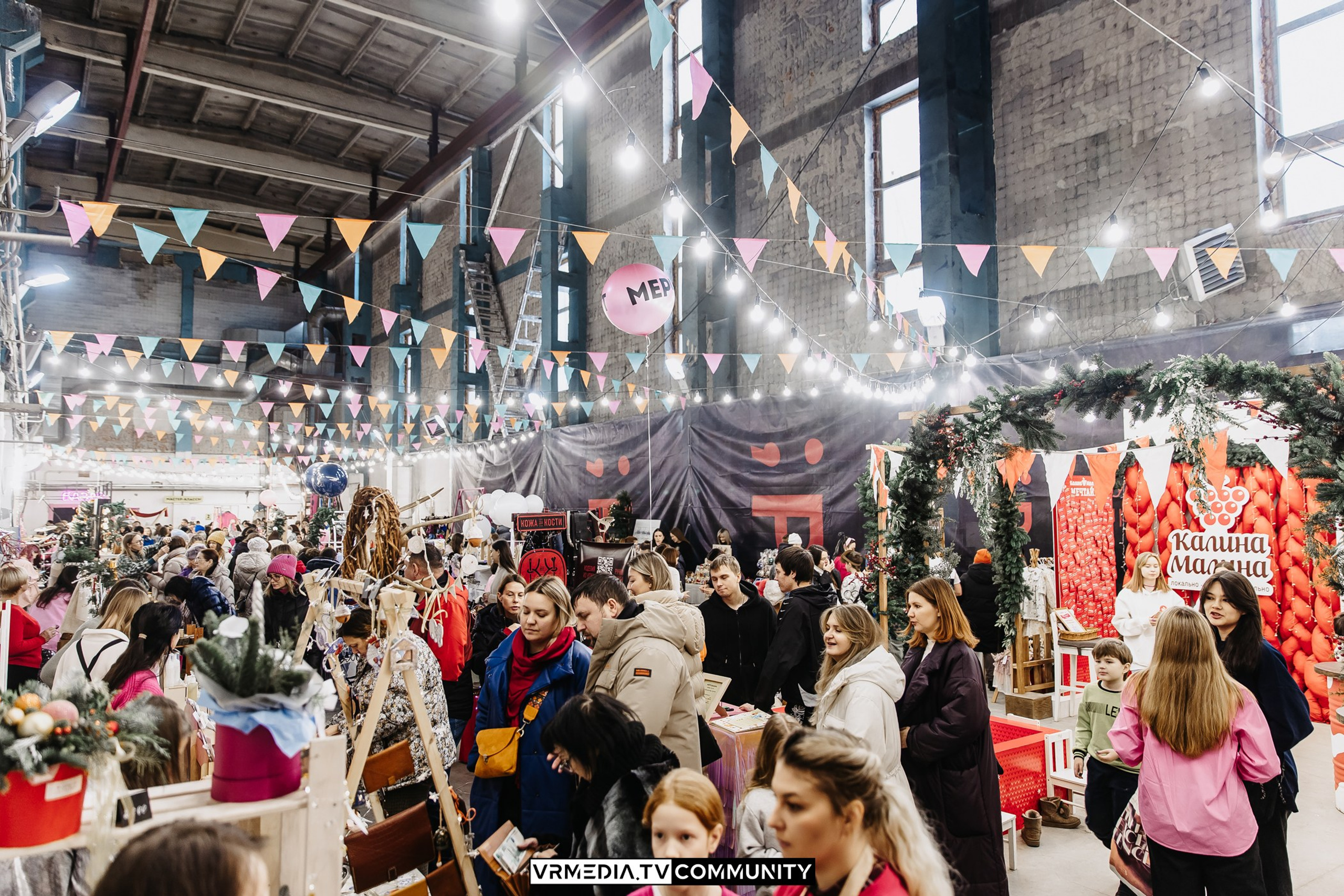 Традиционный рождественский базар и Garage Sale