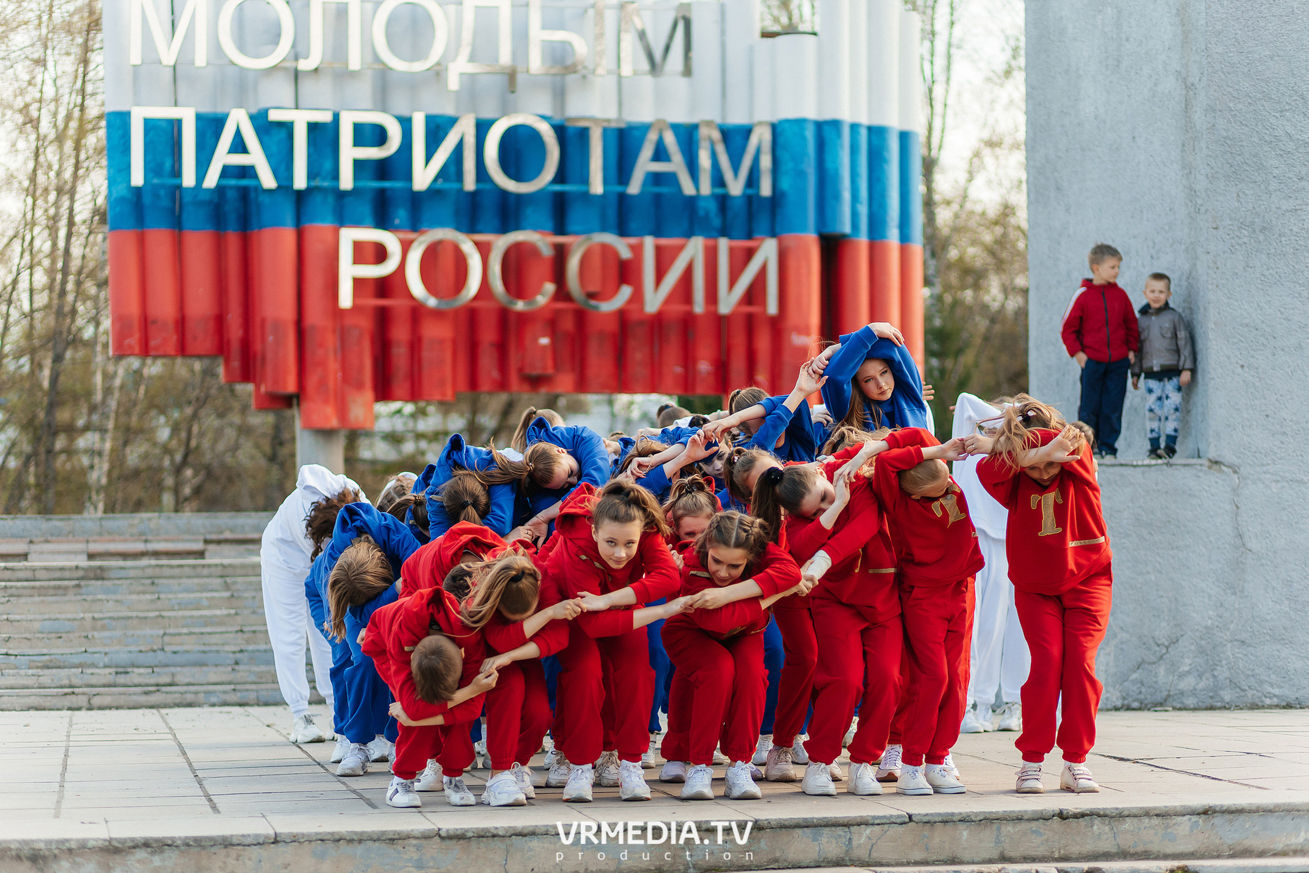 Флэшмоб студии-школы Аллы Духовой «Todes» Кемерово в честь дня Великой победы.