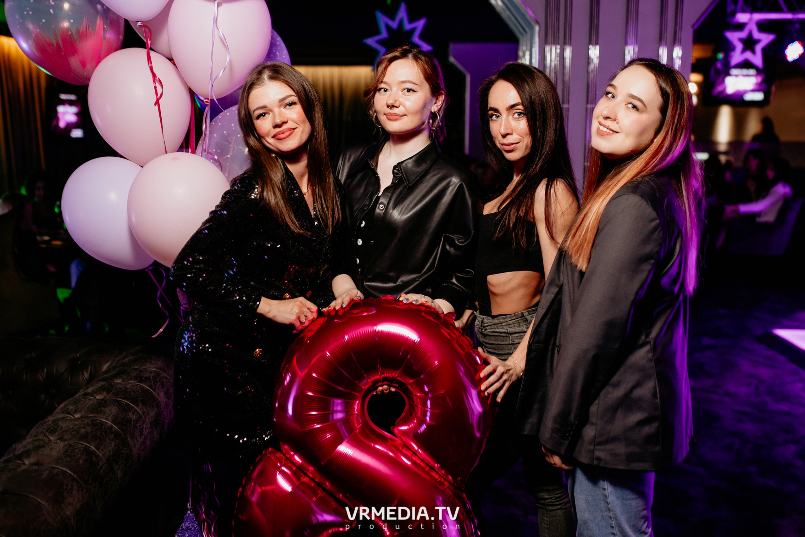 Международный женский день в караоке-баре «Volna»