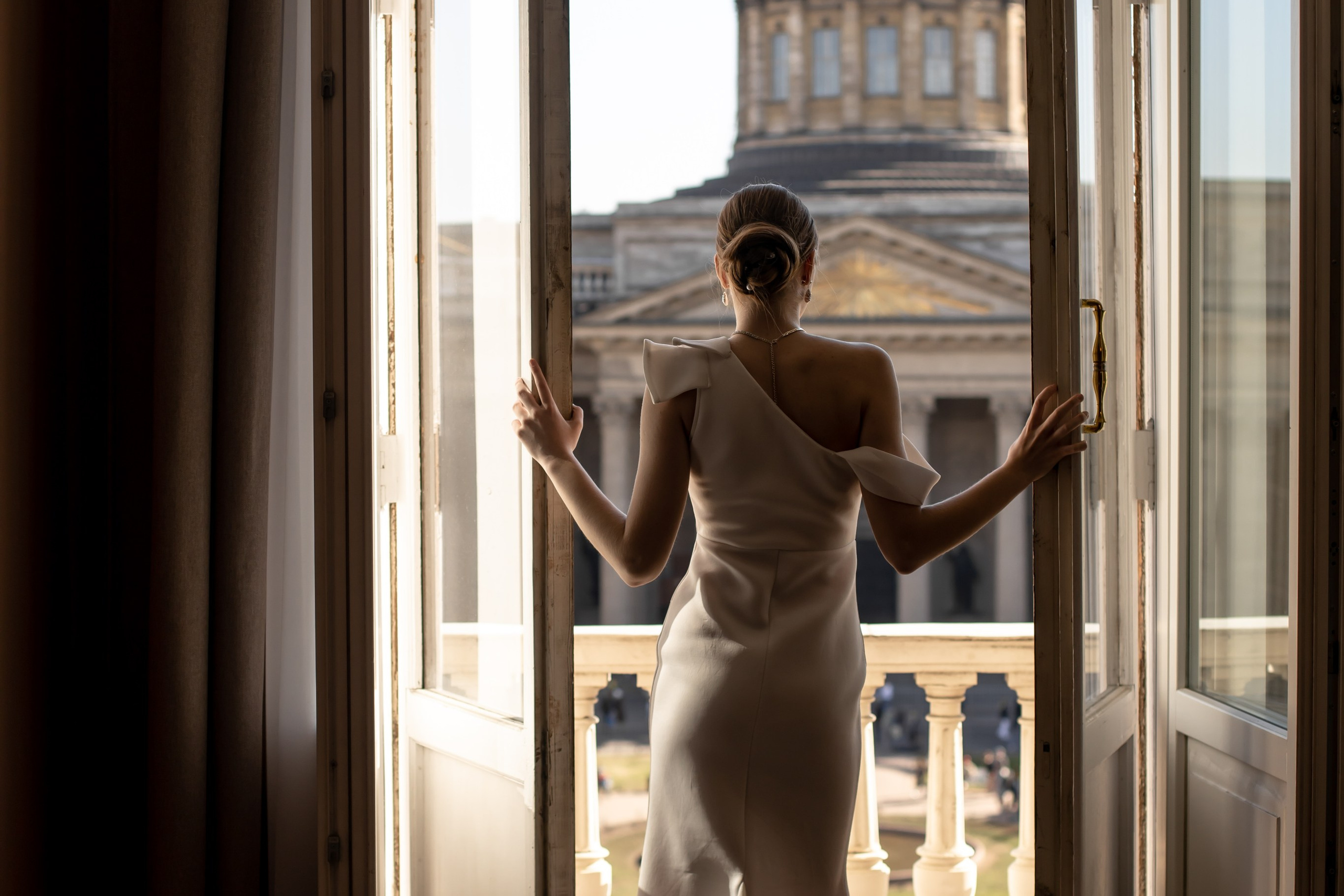 с видом на Казанский собора