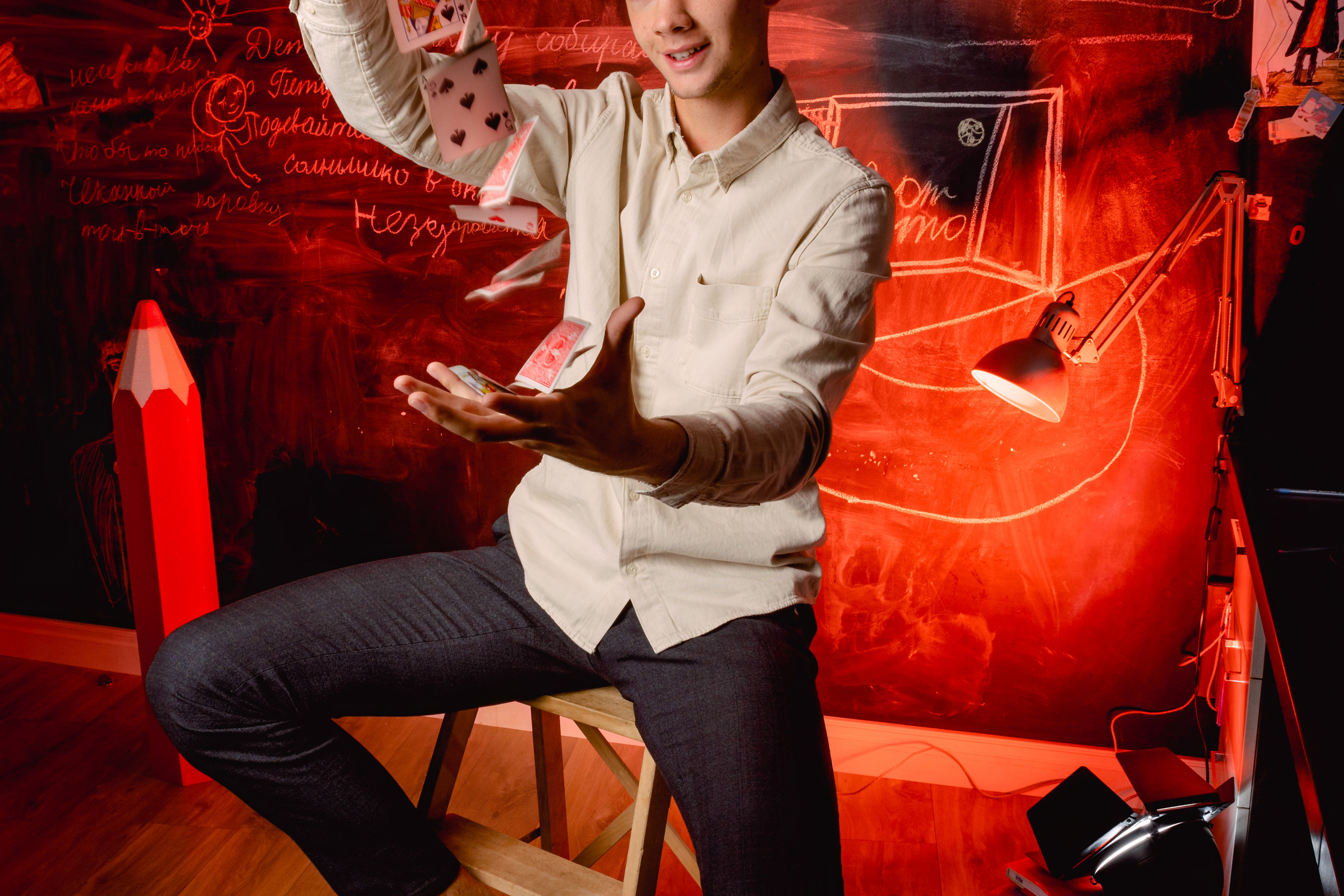 В школе Красный фон