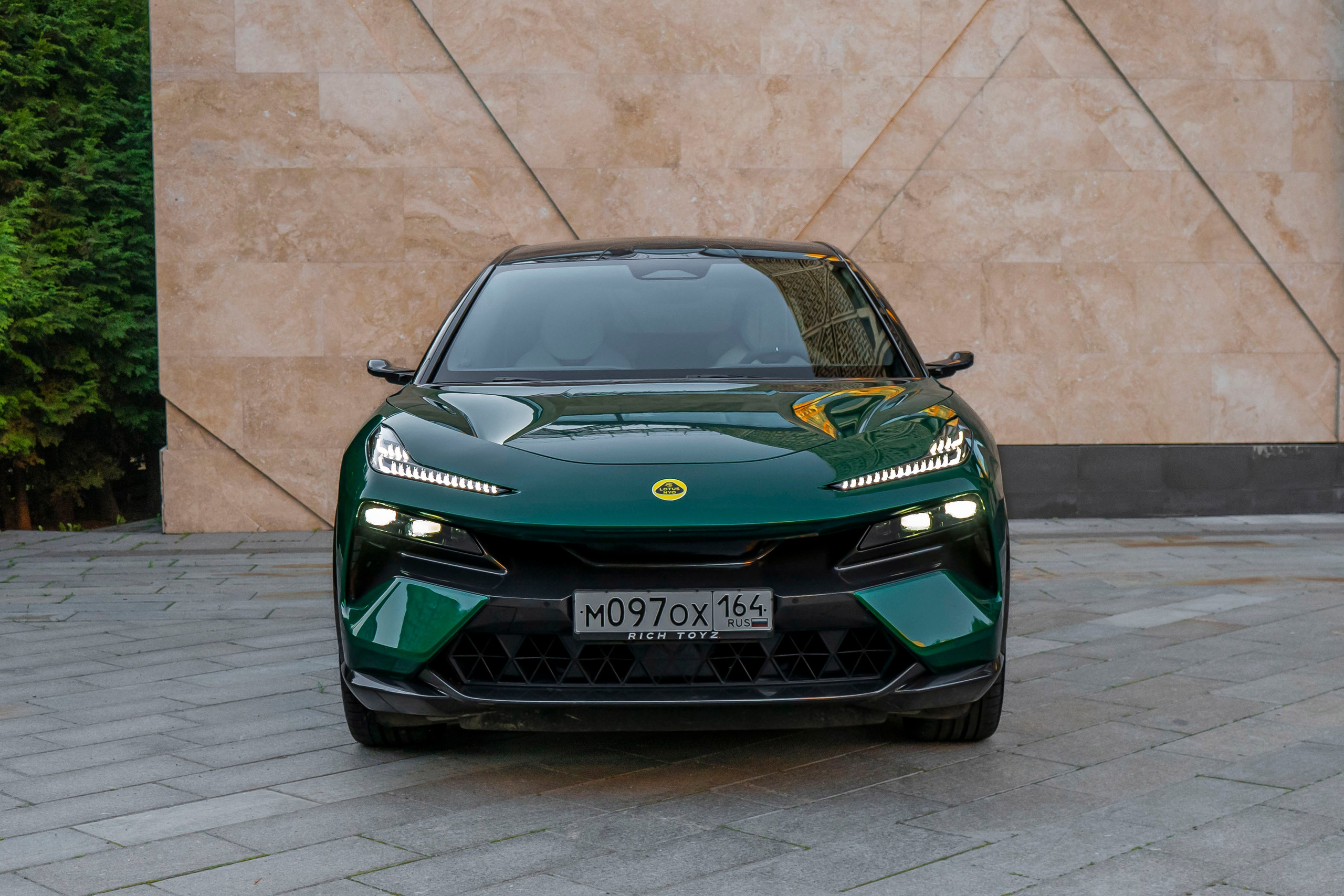 Lotus Eletre