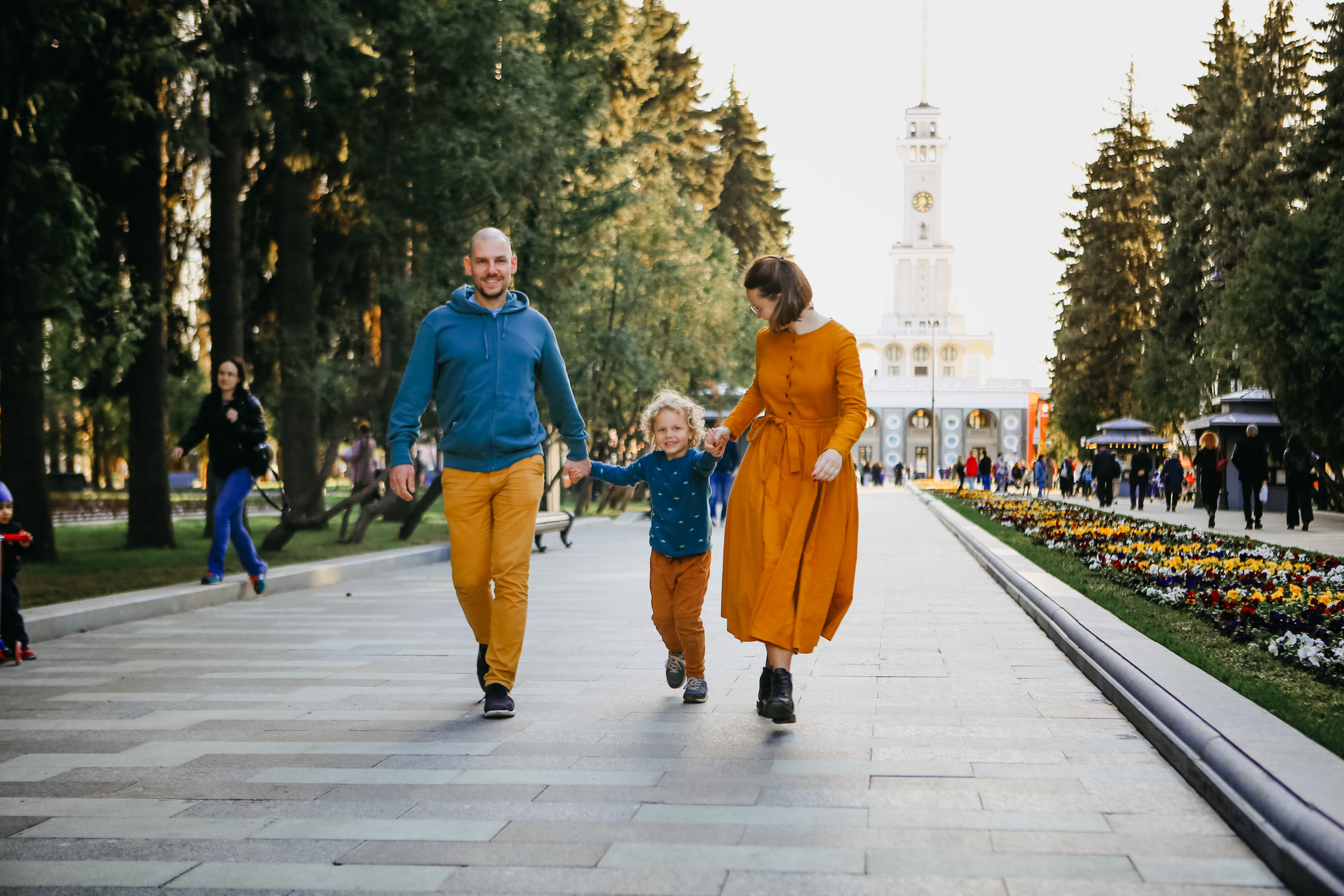 Речной вокзал для троих))