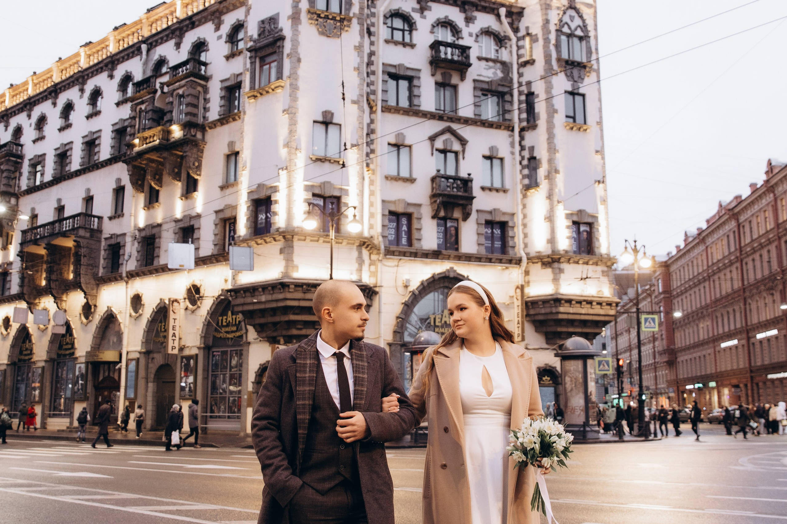 Свадебная фотосессия в загсе Петроградского района и прогулка