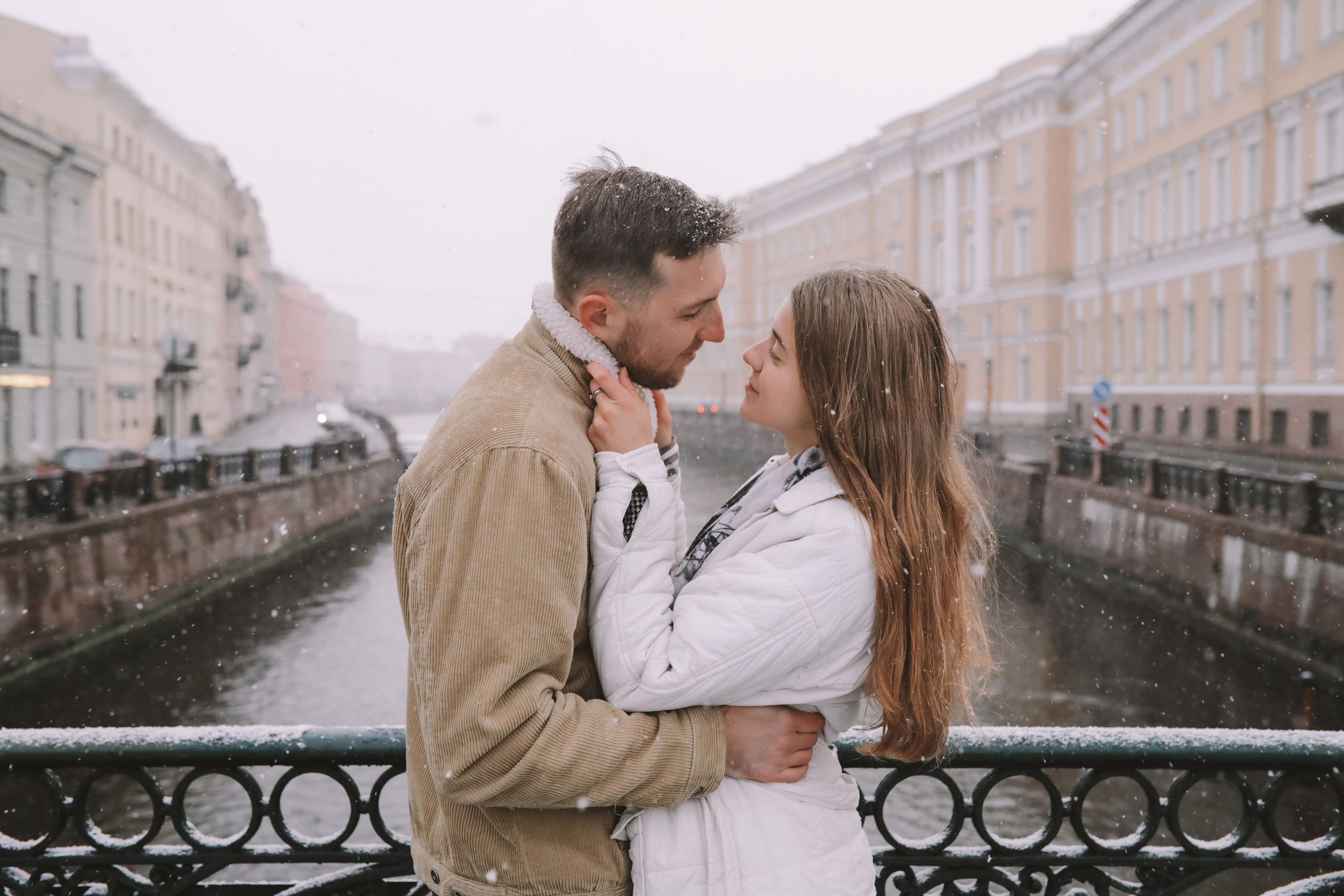Фотопрогулка по Дворцовой площади под первым снегом, в Санкт-Петербурге