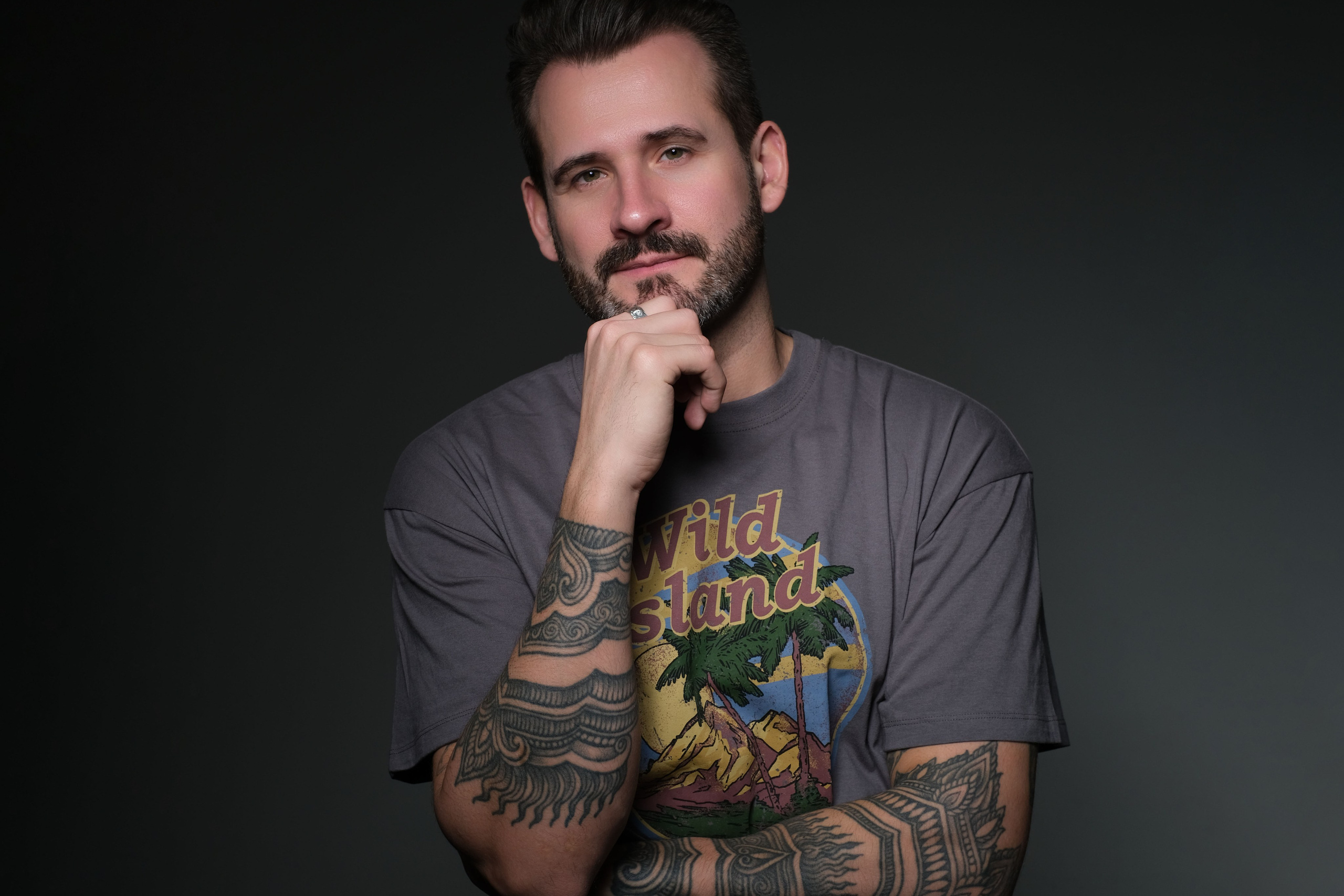 Мужской портрет. Алексей. Локация: WoodStudios