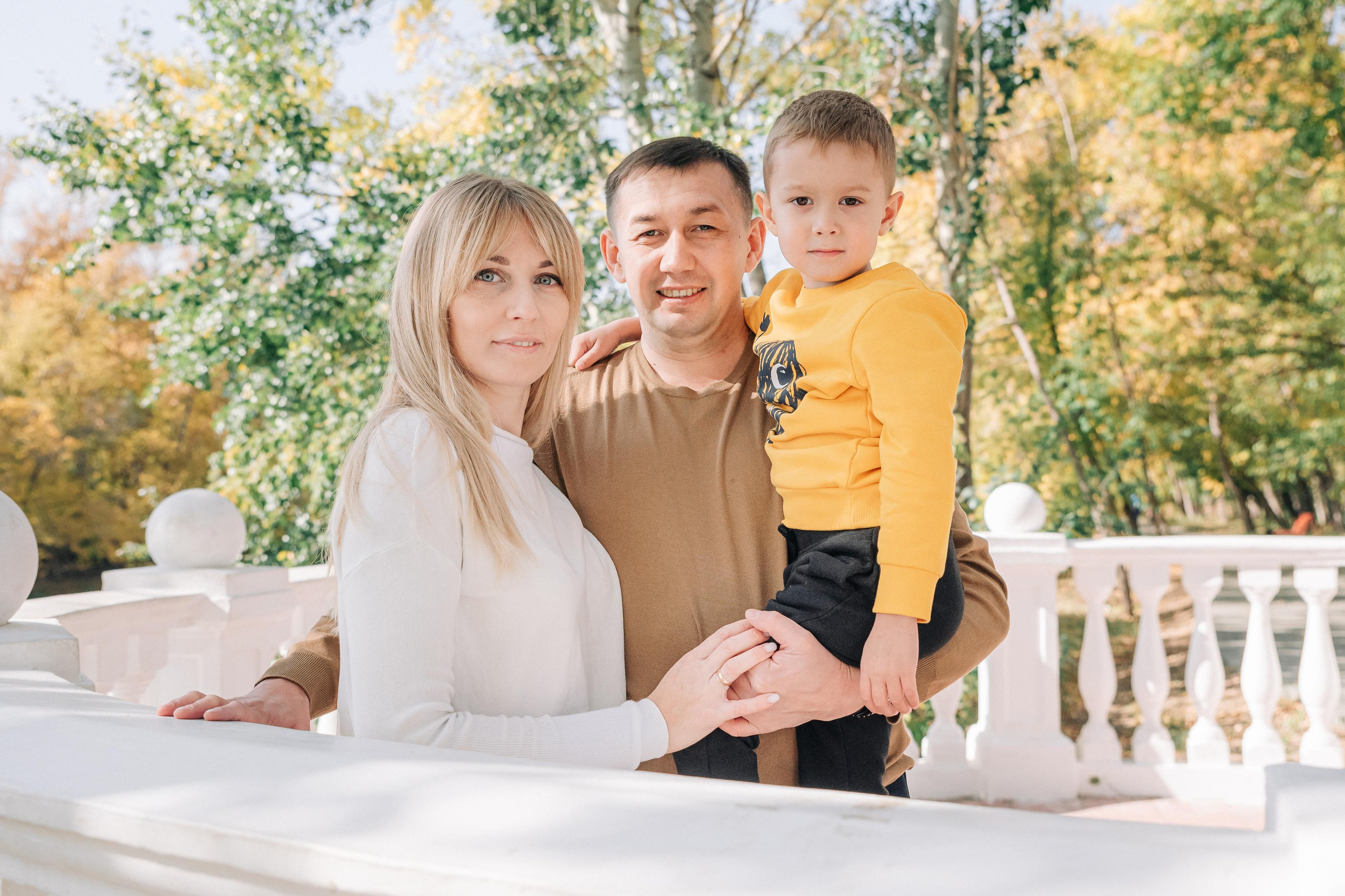 Ренат, Любовь, Демид и (его незаметно, но он есть🤔) Марк.