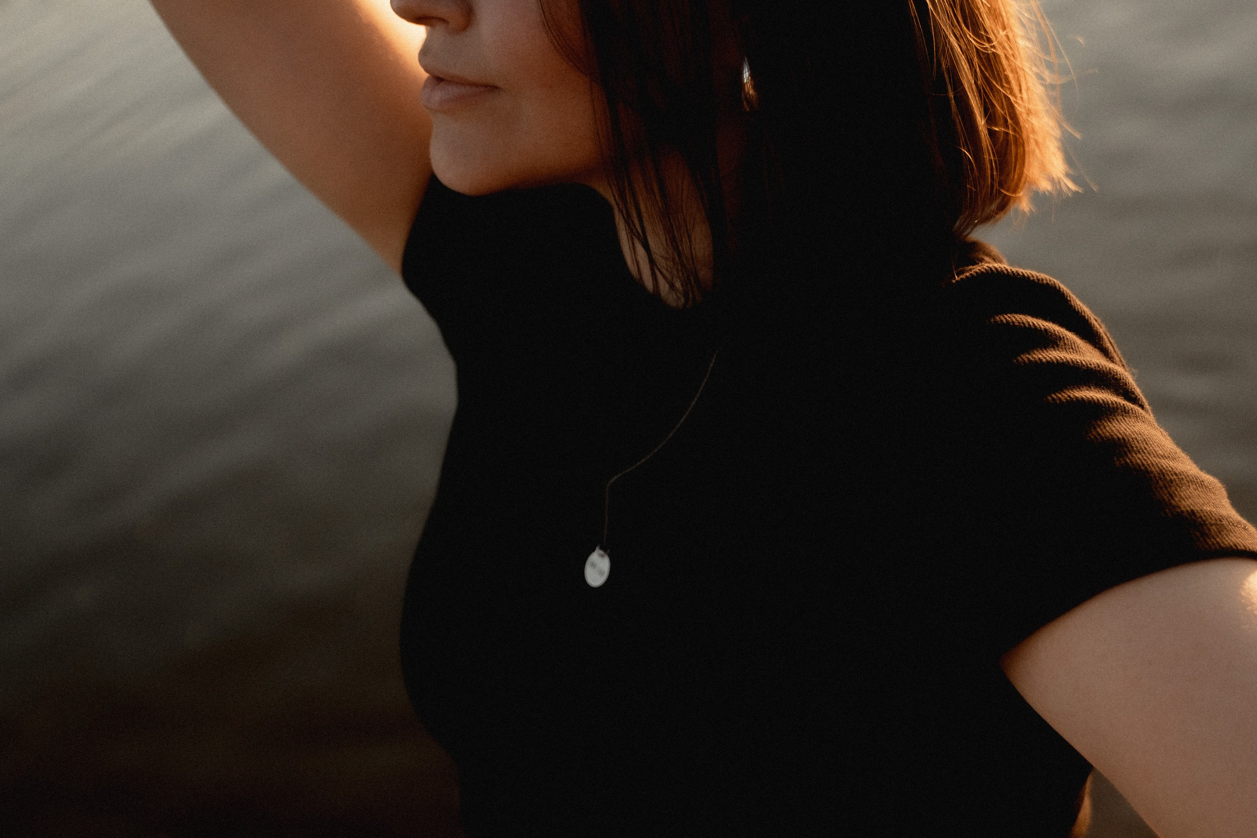 Девушки на берегу