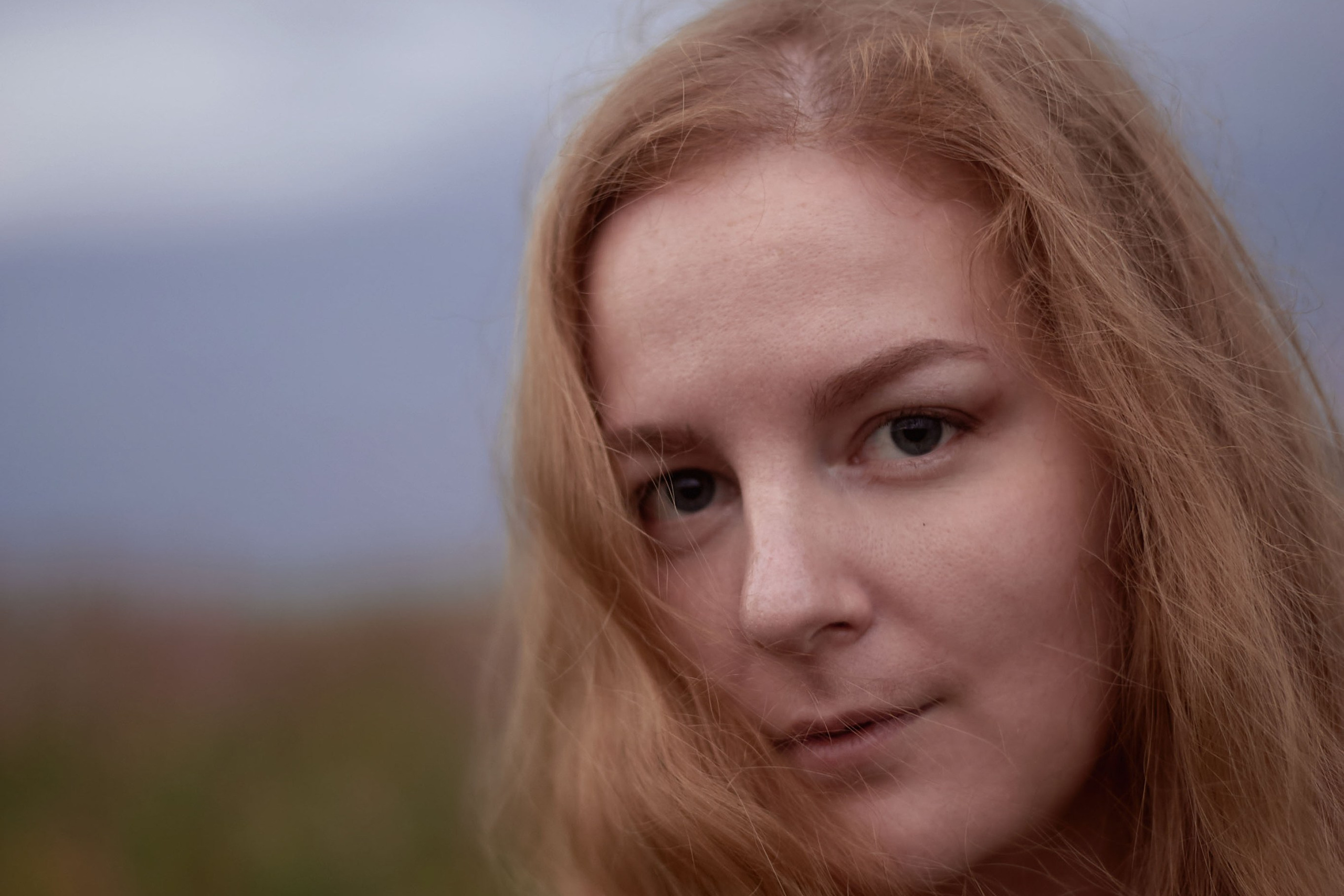 Таня. Рассвет в поле