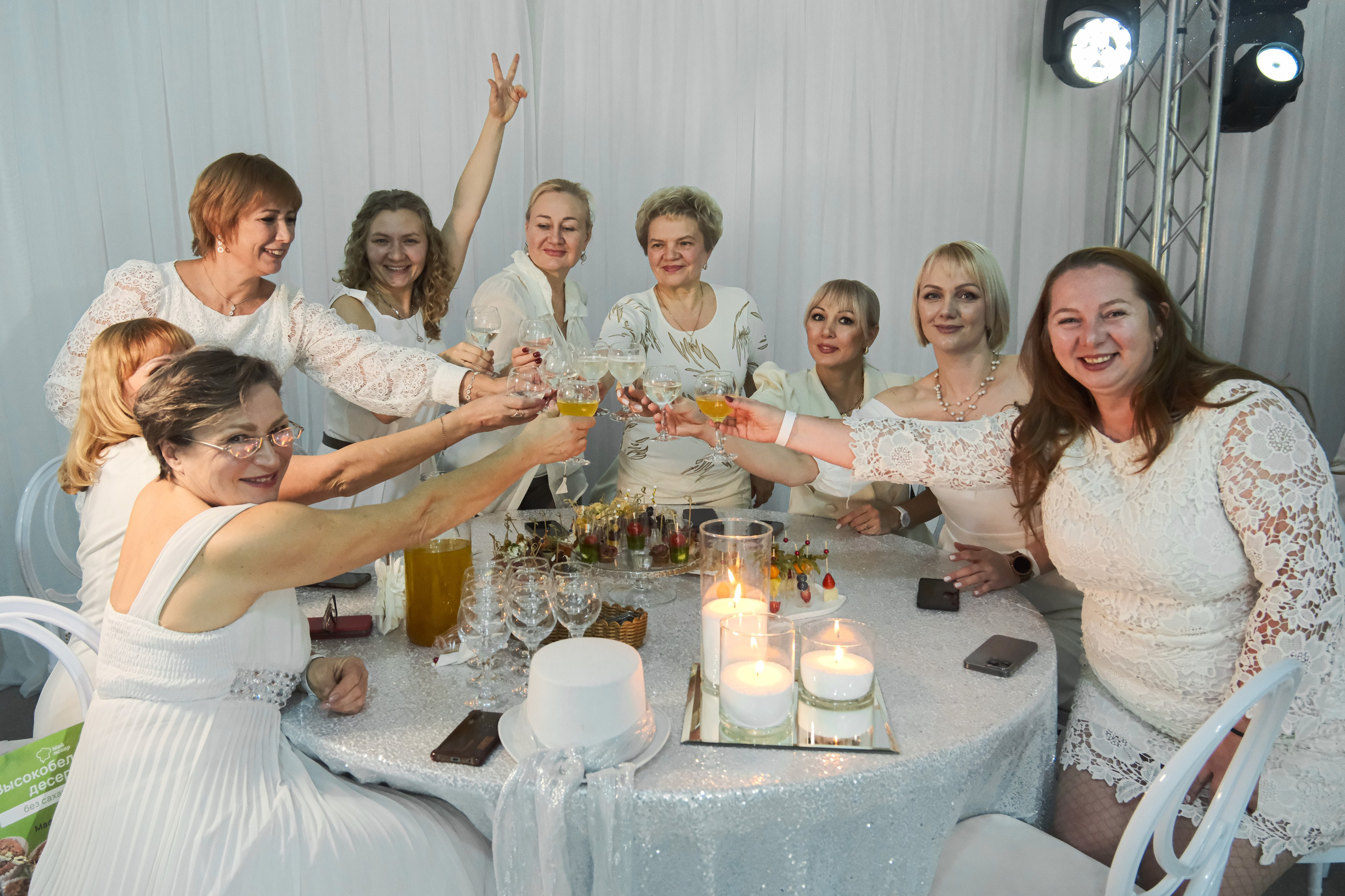 Завтрак в платьях. Главная