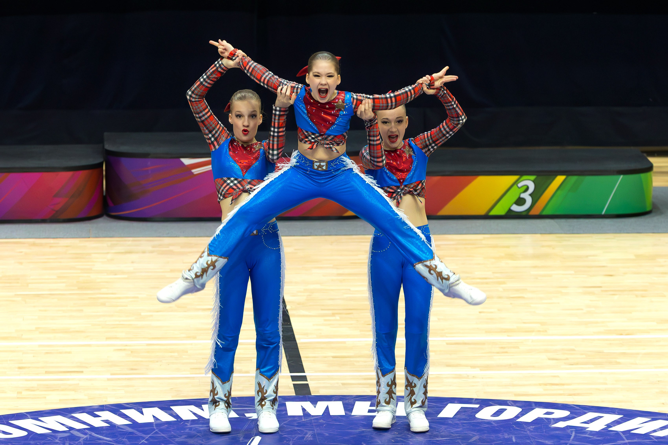 Танцы, театр, фестивали. Выпускные альбомы и школьный фотограф в Подольске, Троицке, Щербинке, Москве и Московской области