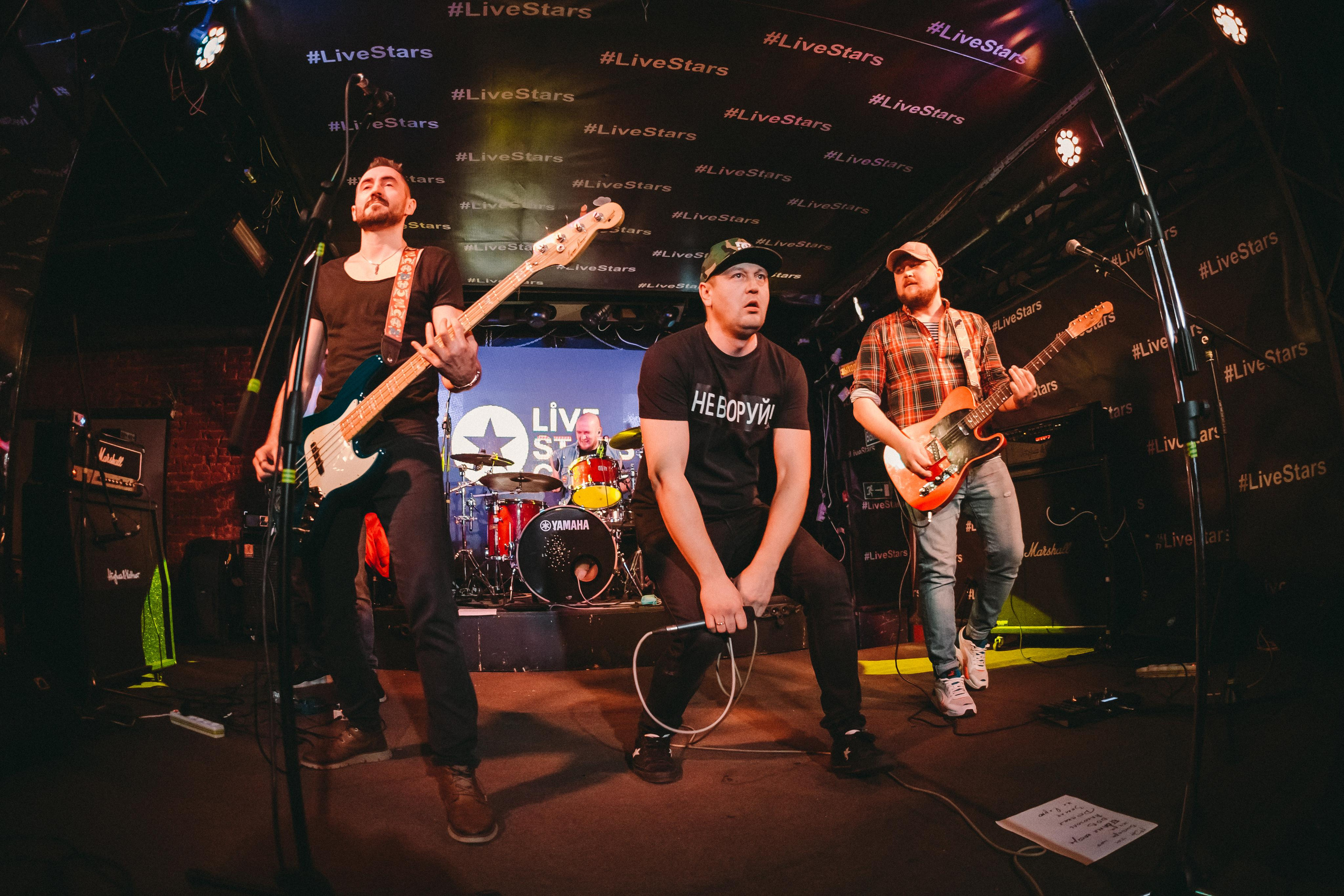 ДВОЕ В ГОЛОВЕ