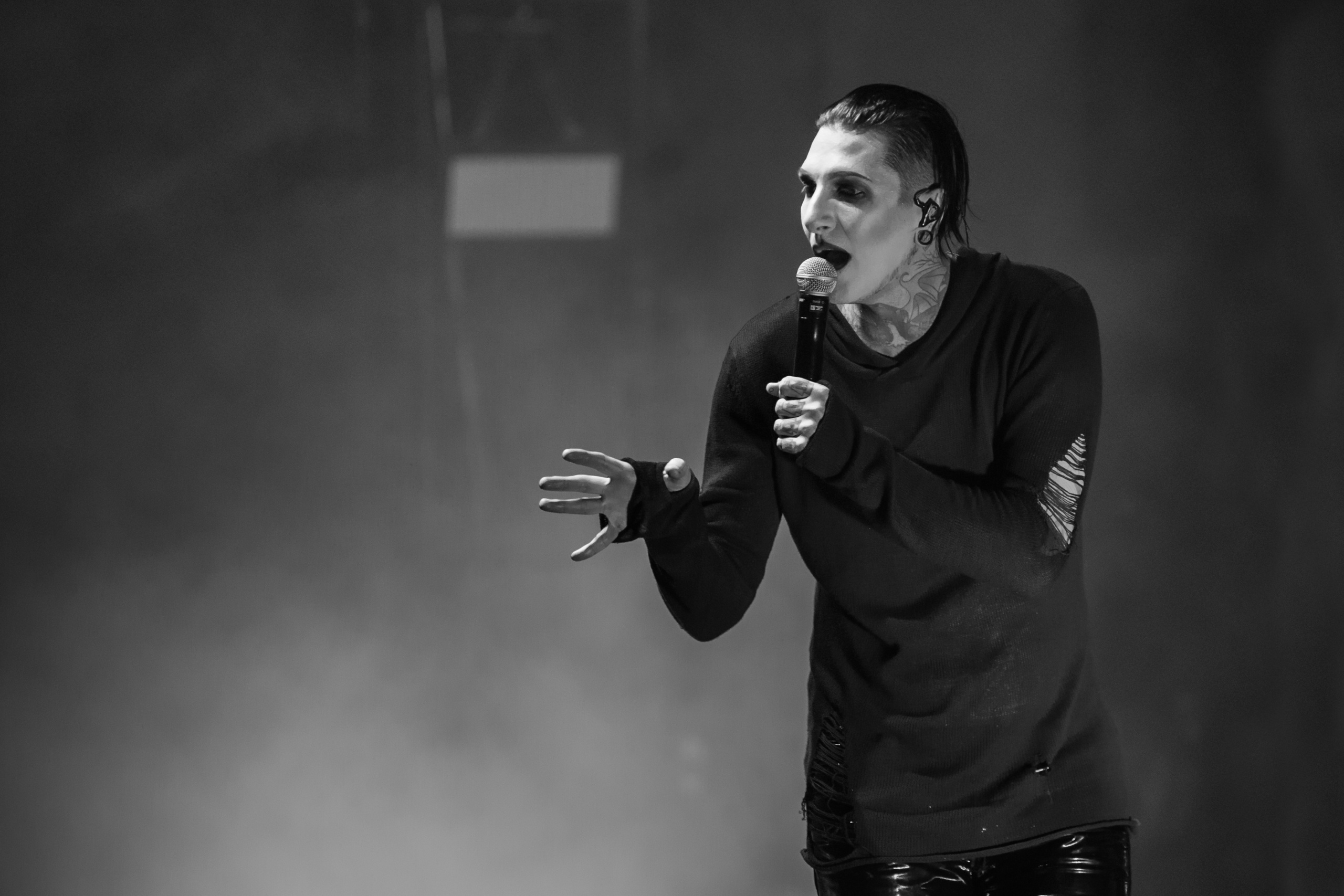 MOTIONLESS IN WHITE
