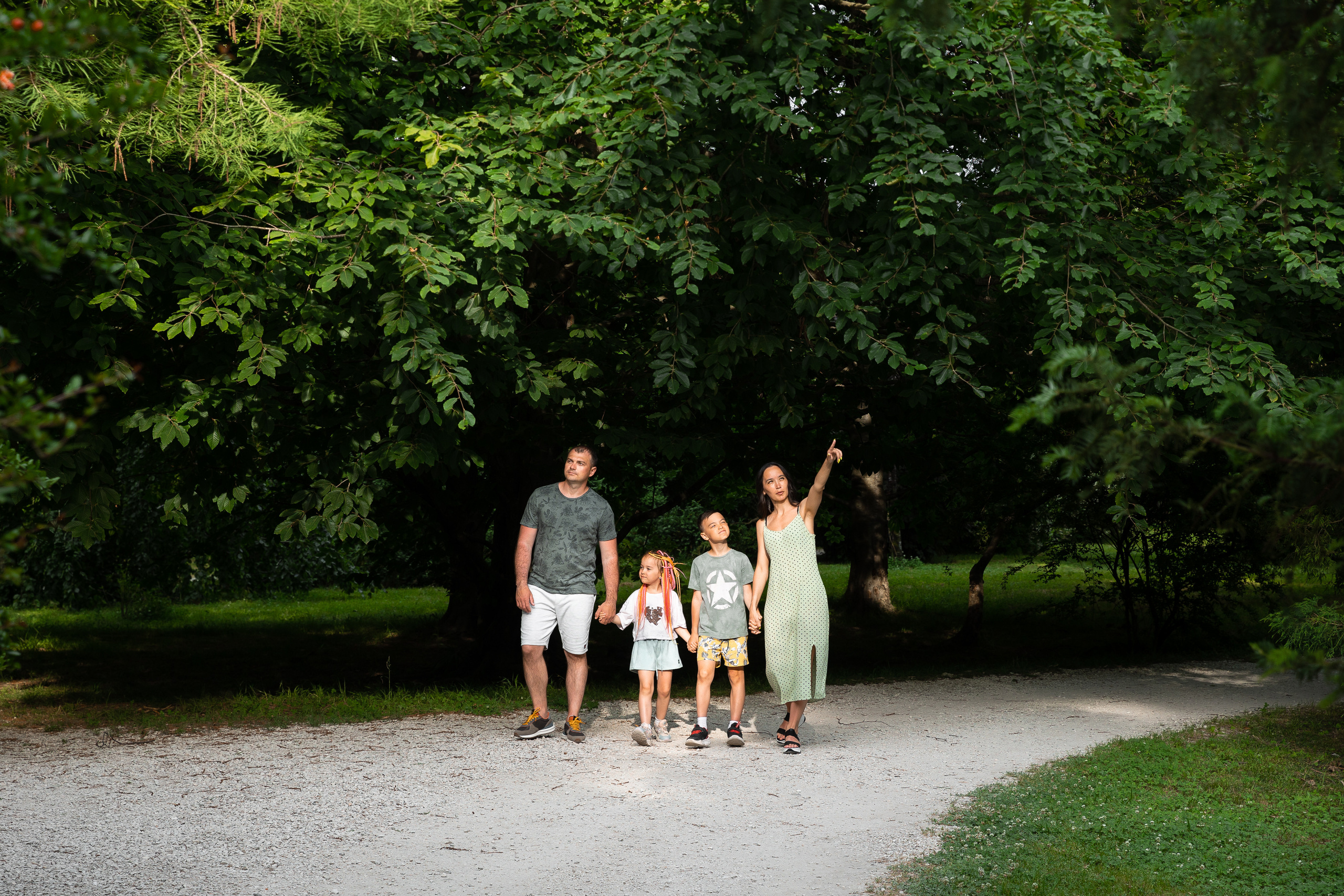 Семейная прогулка