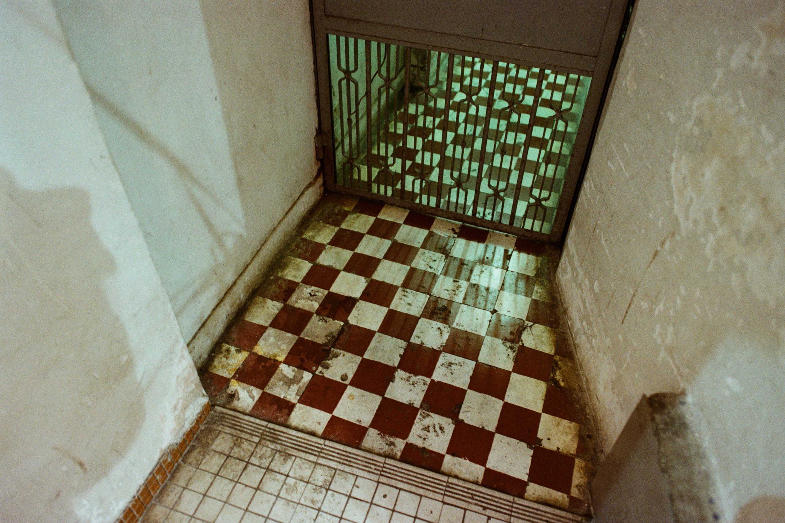 climbing up the walls // hong kong III