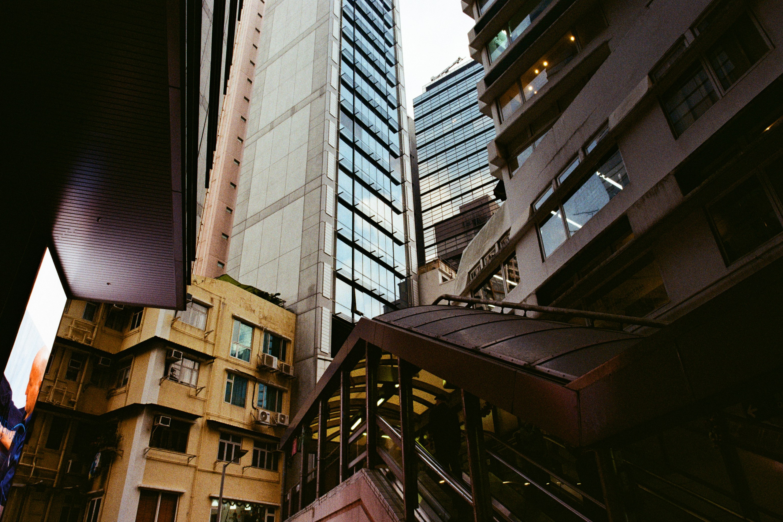 climbing up the walls // hong kong VI