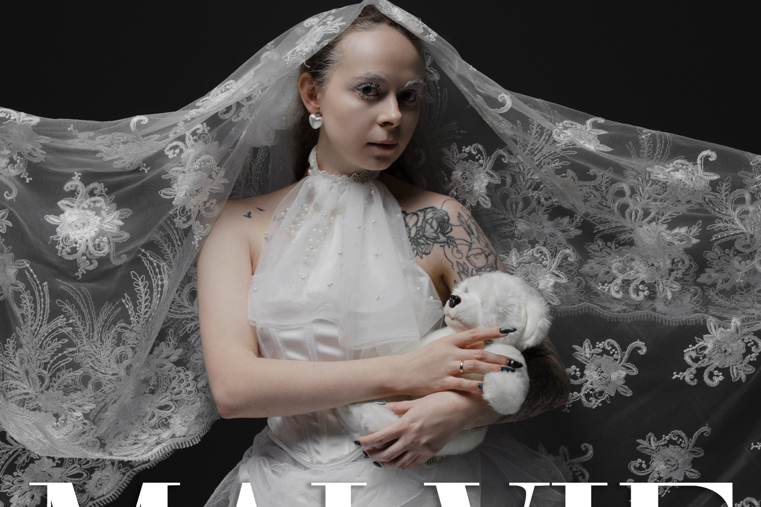 MALVIE FRENCH MAGAZINE