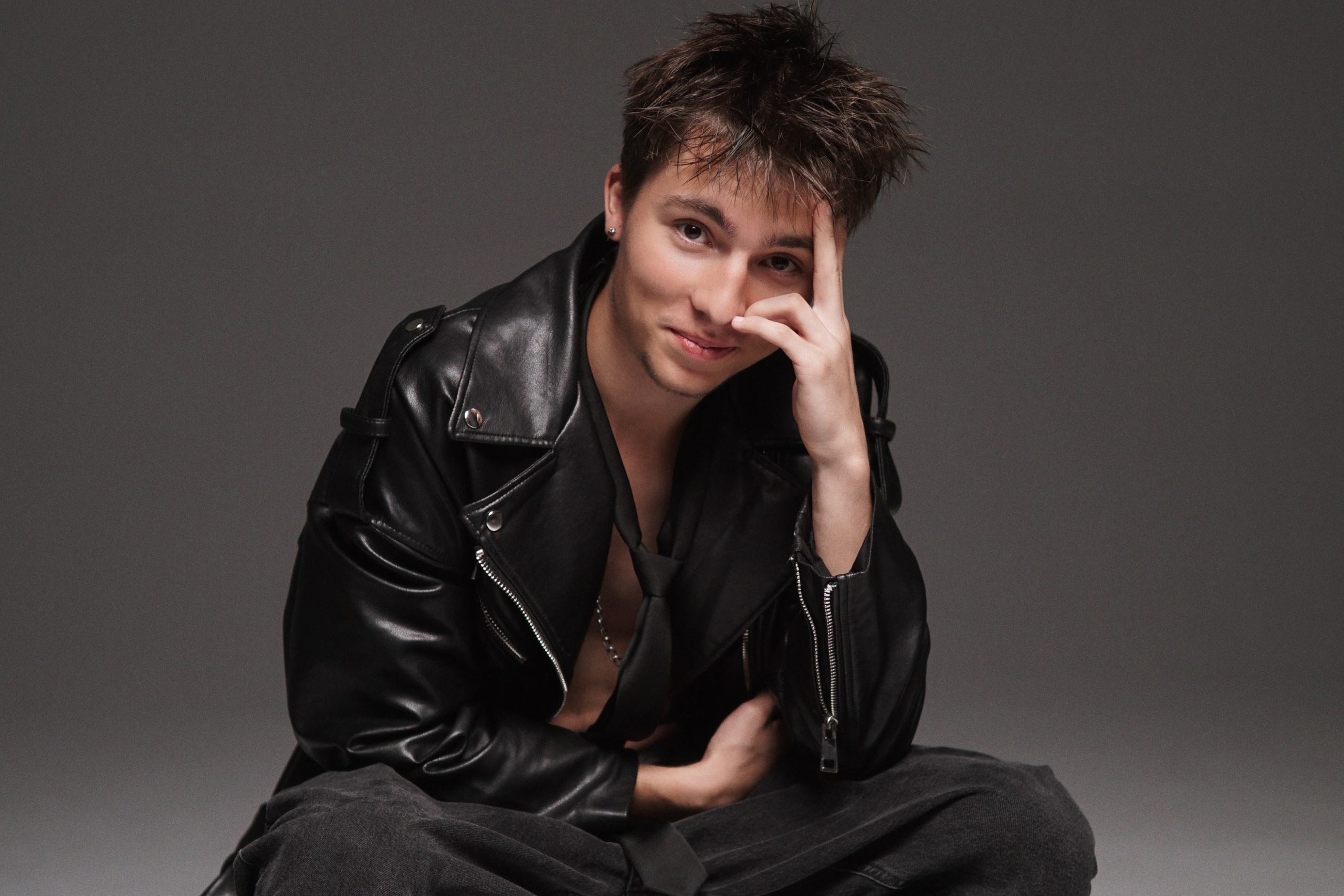 Паша, студия