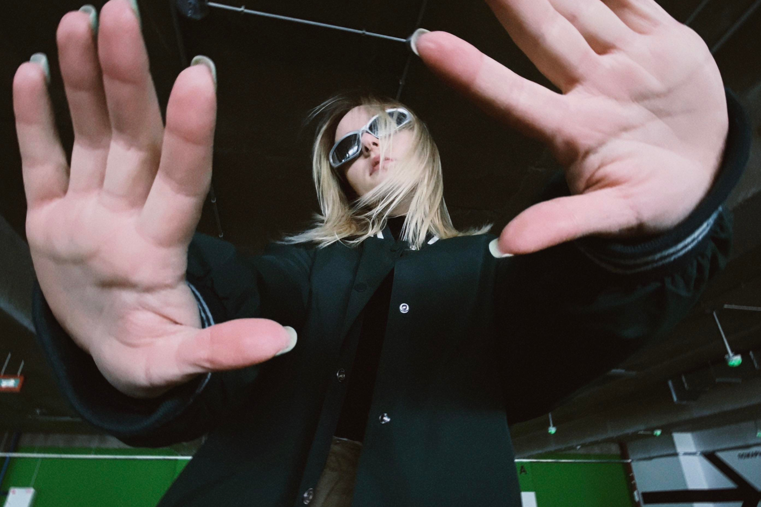 Арина, фотоесессия на парковке