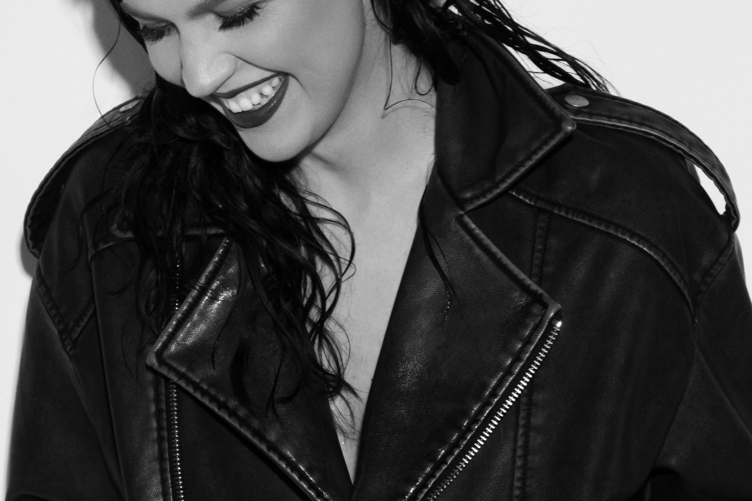 Карина, студия